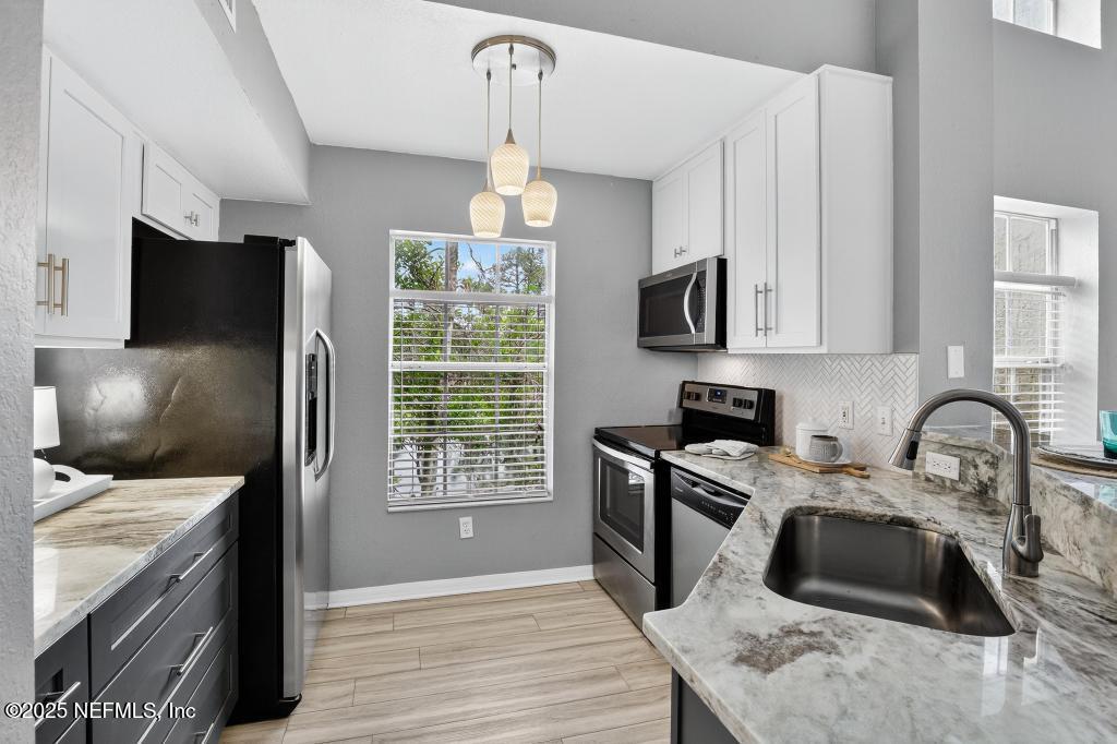 13700 RICHMOND PARK Drive N, 207