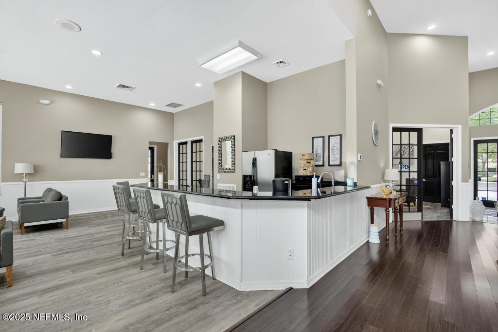 13700 RICHMOND PARK Drive N, 207