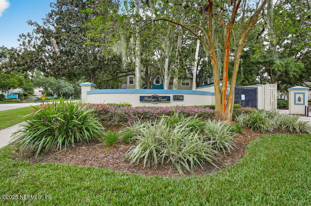 13700 RICHMOND PARK Drive N, 207