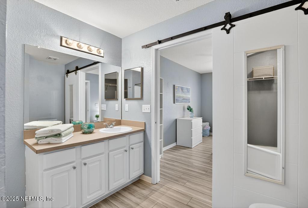 13700 RICHMOND PARK Drive N, 207