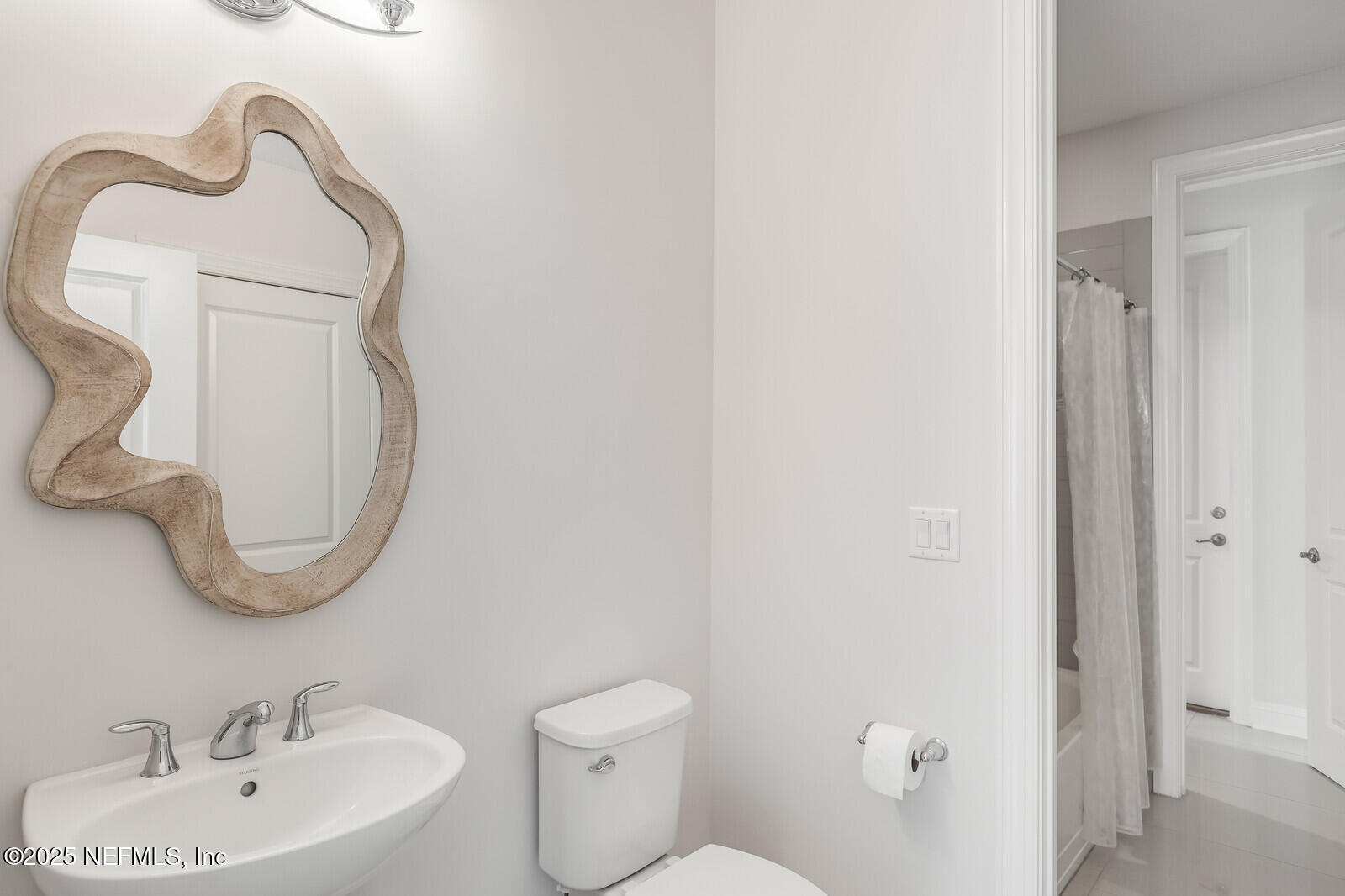 425 PORTSMOUTH BAY Avenue