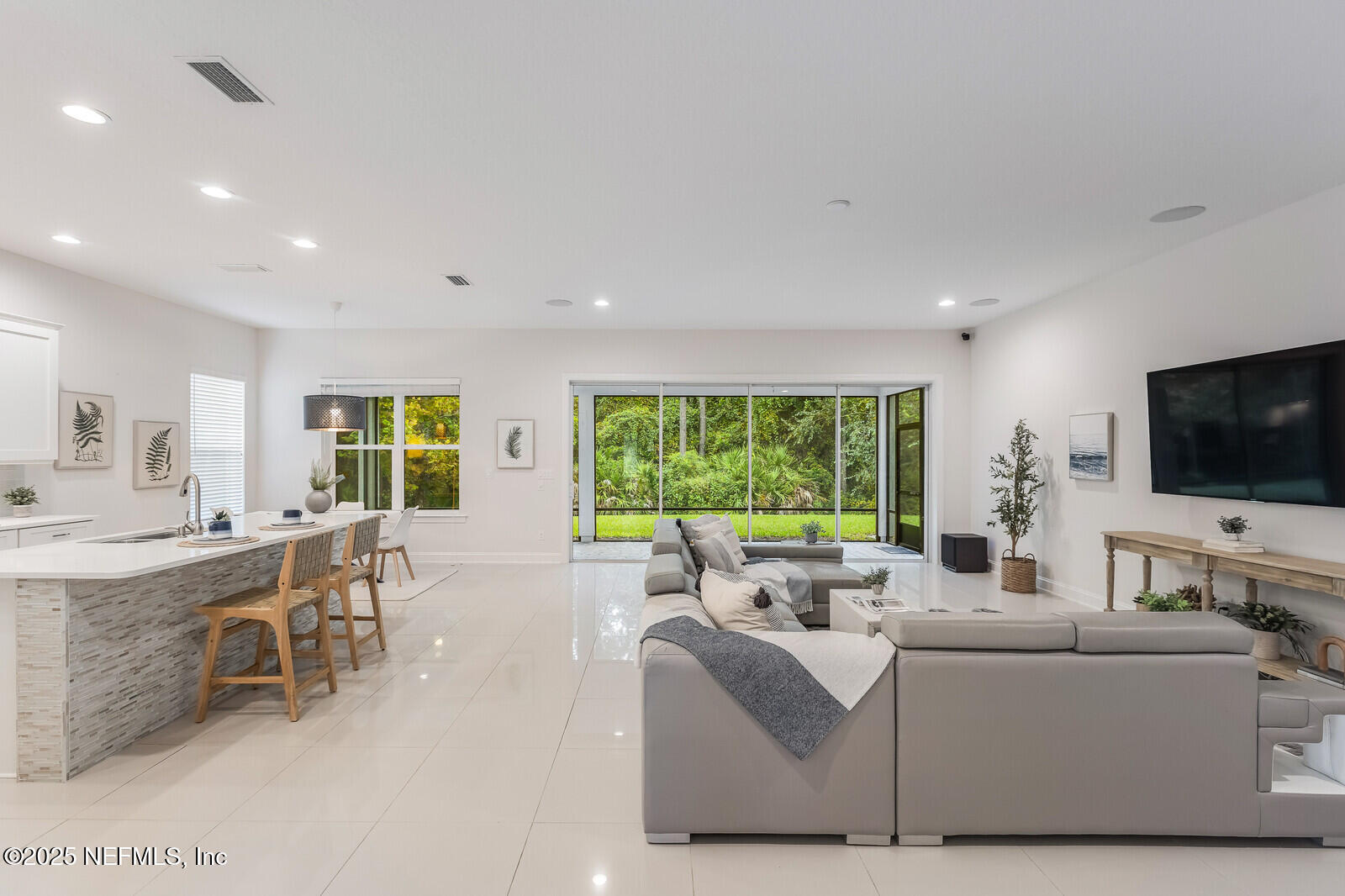 425 PORTSMOUTH BAY Avenue