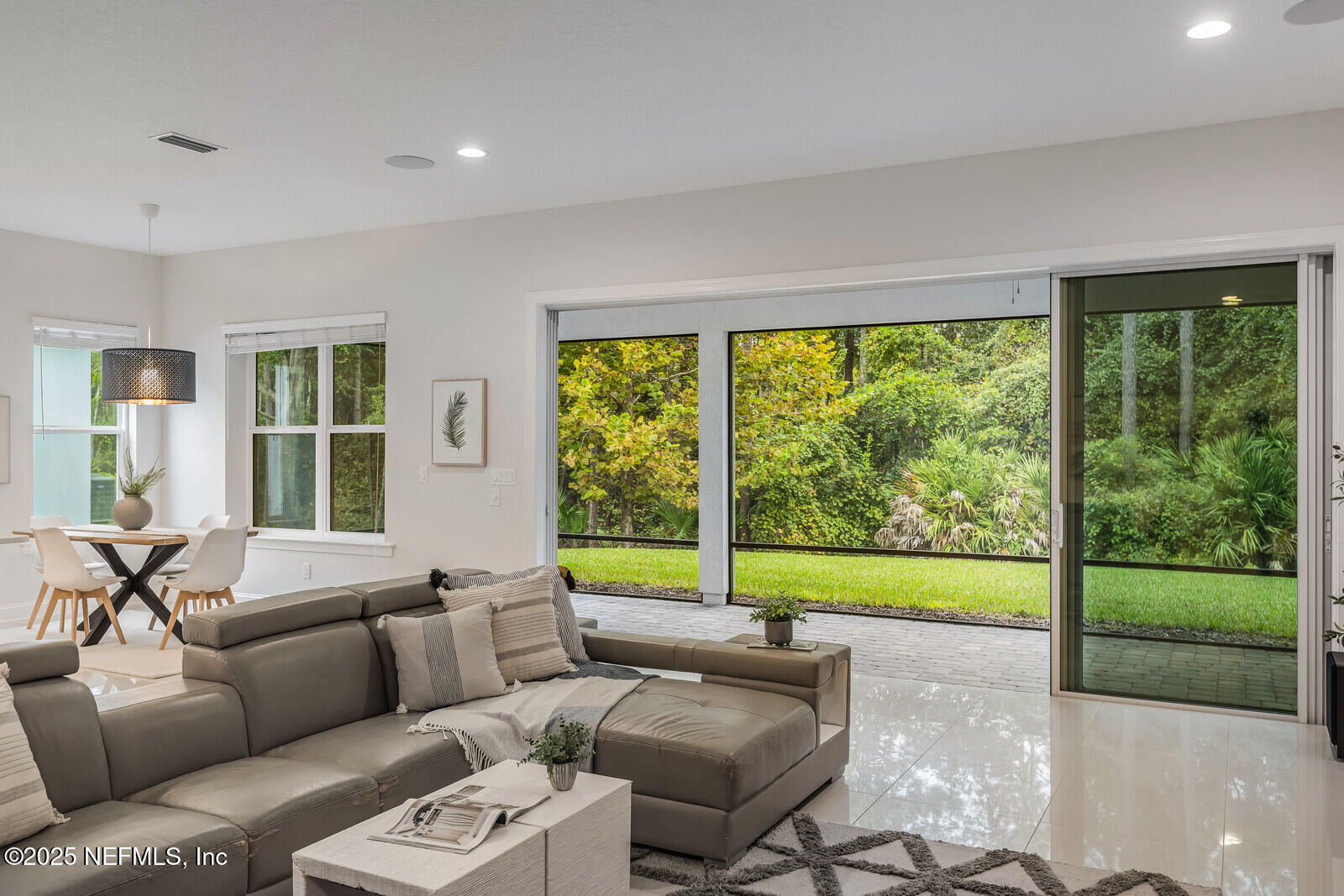 425 PORTSMOUTH BAY Avenue