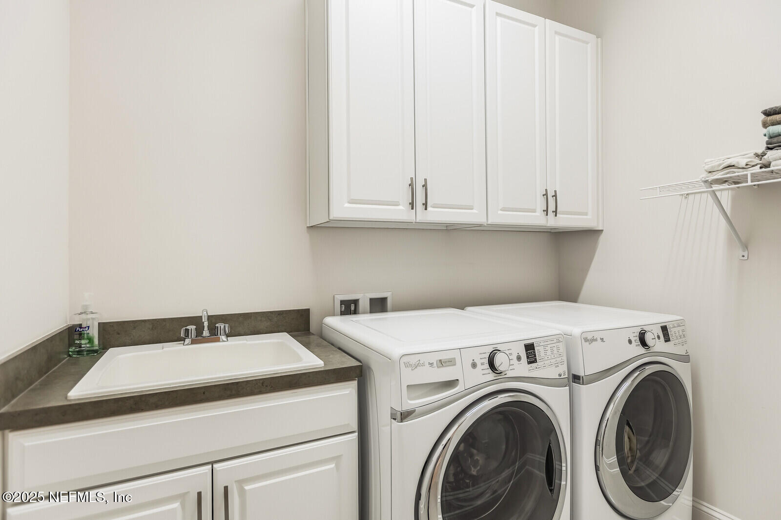 425 PORTSMOUTH BAY Avenue