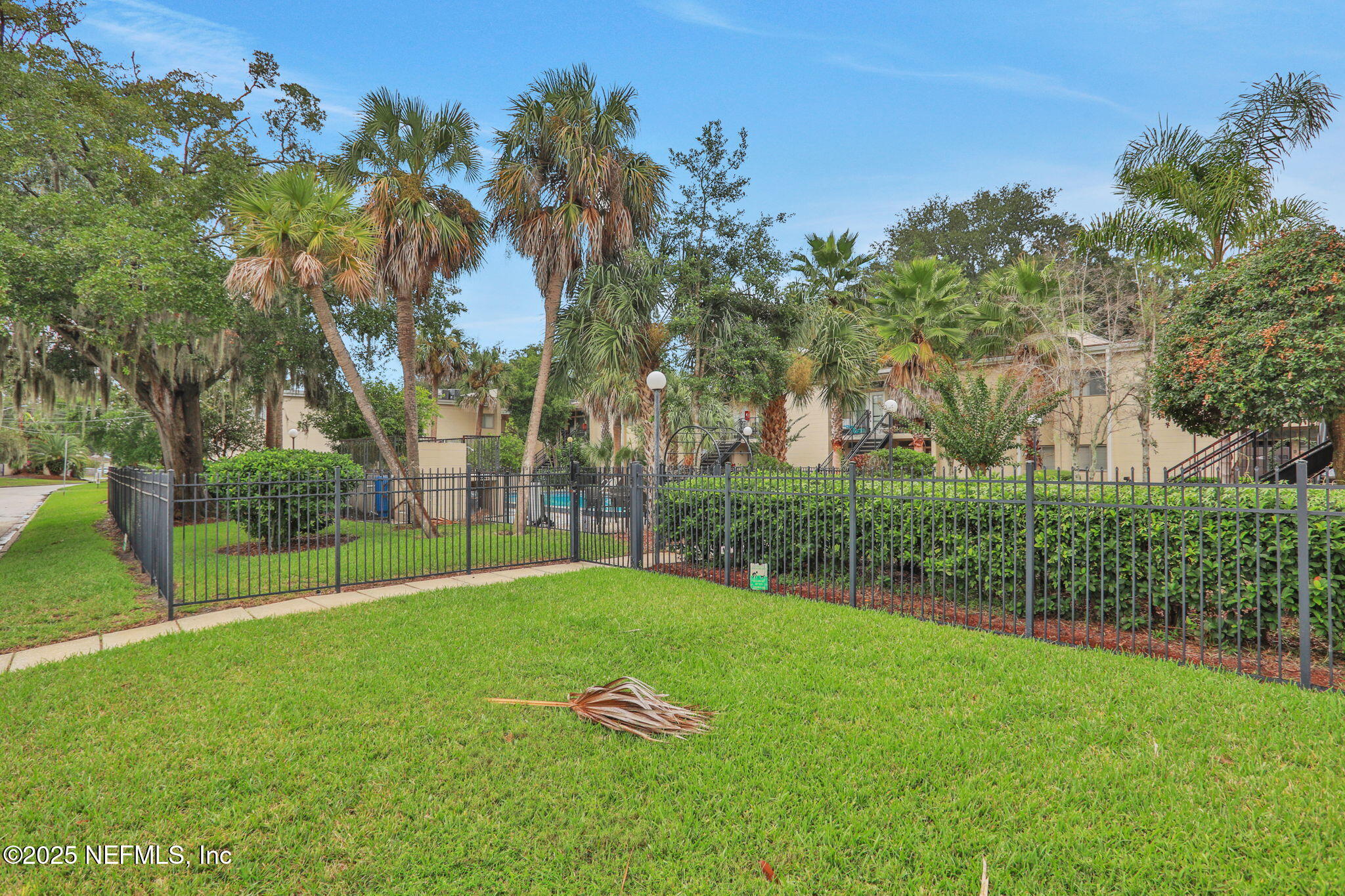 2043 DUNSFORD Terrace 17