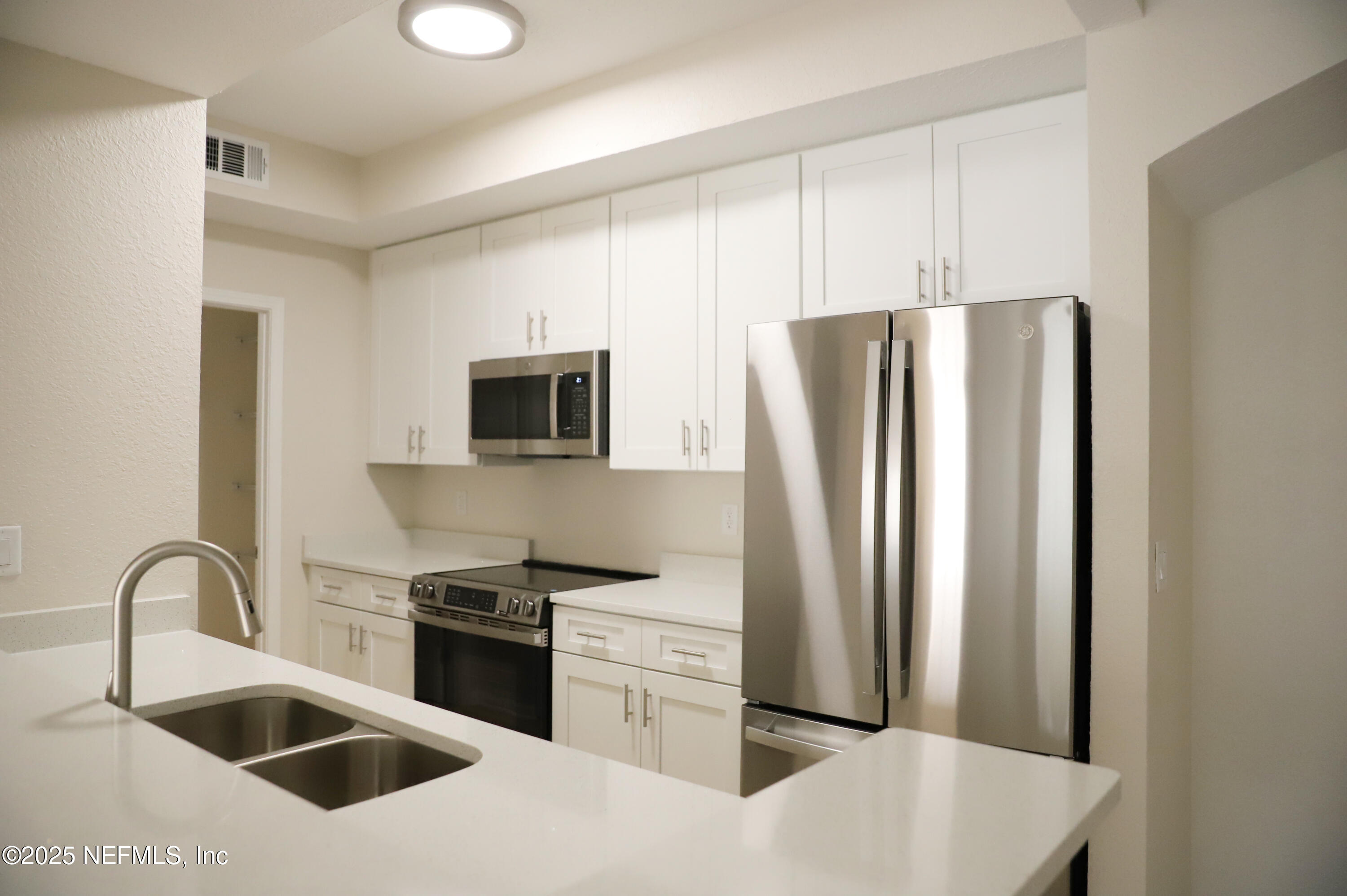 10075 GATE Parkway N 1806