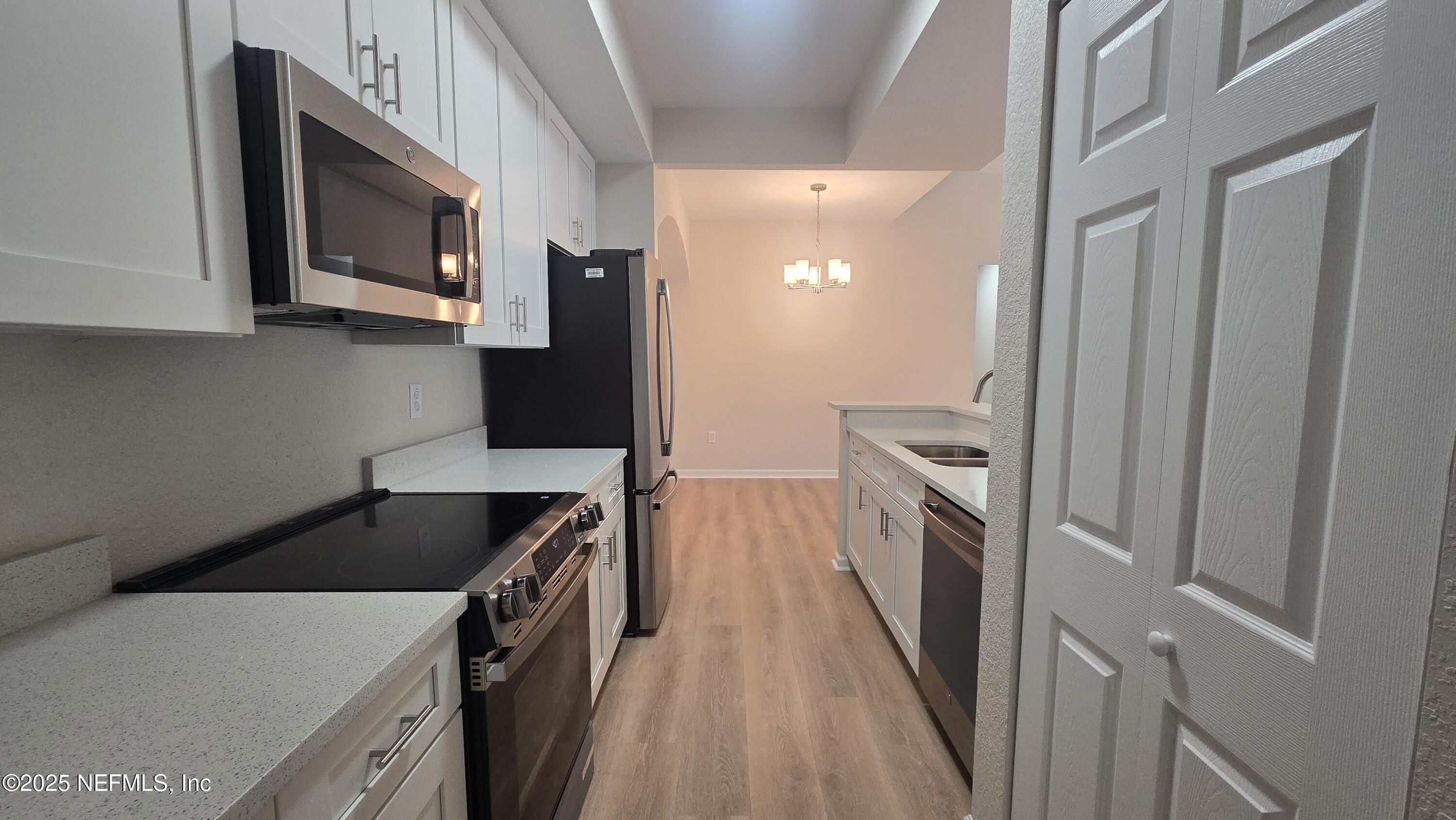 10075 GATE Parkway N 1806