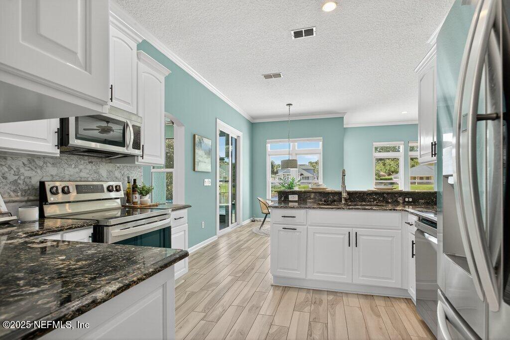 3528 BAY ISLAND Circle