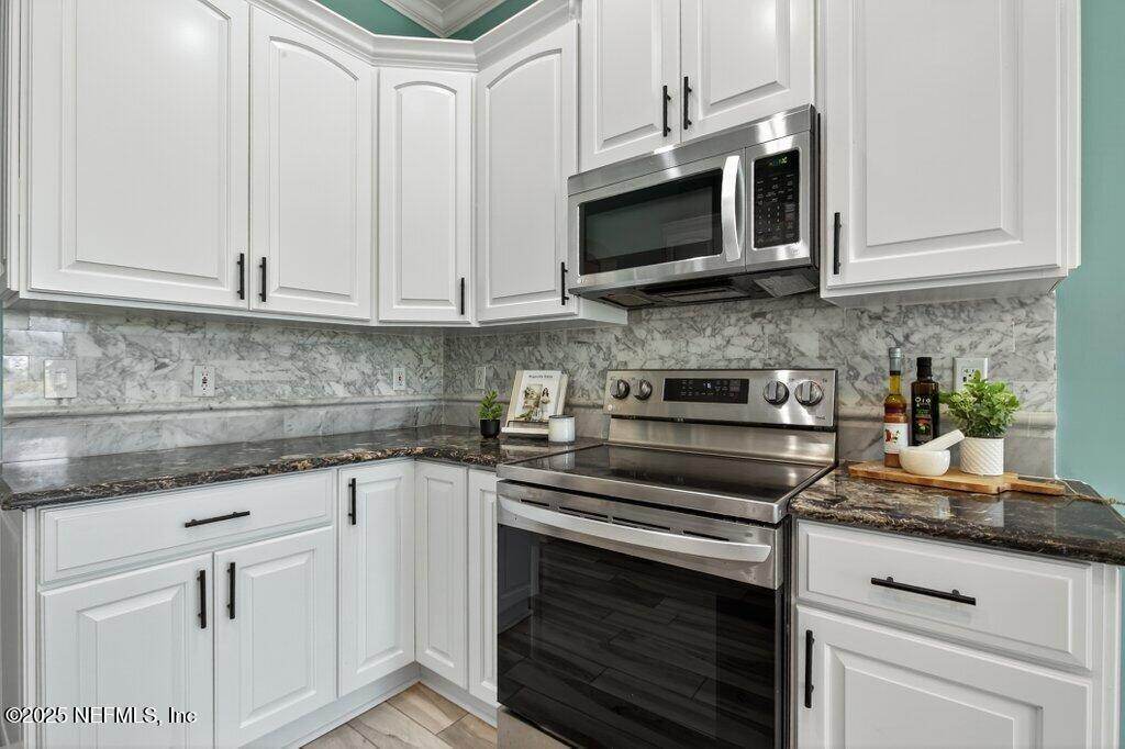 3528 BAY ISLAND Circle