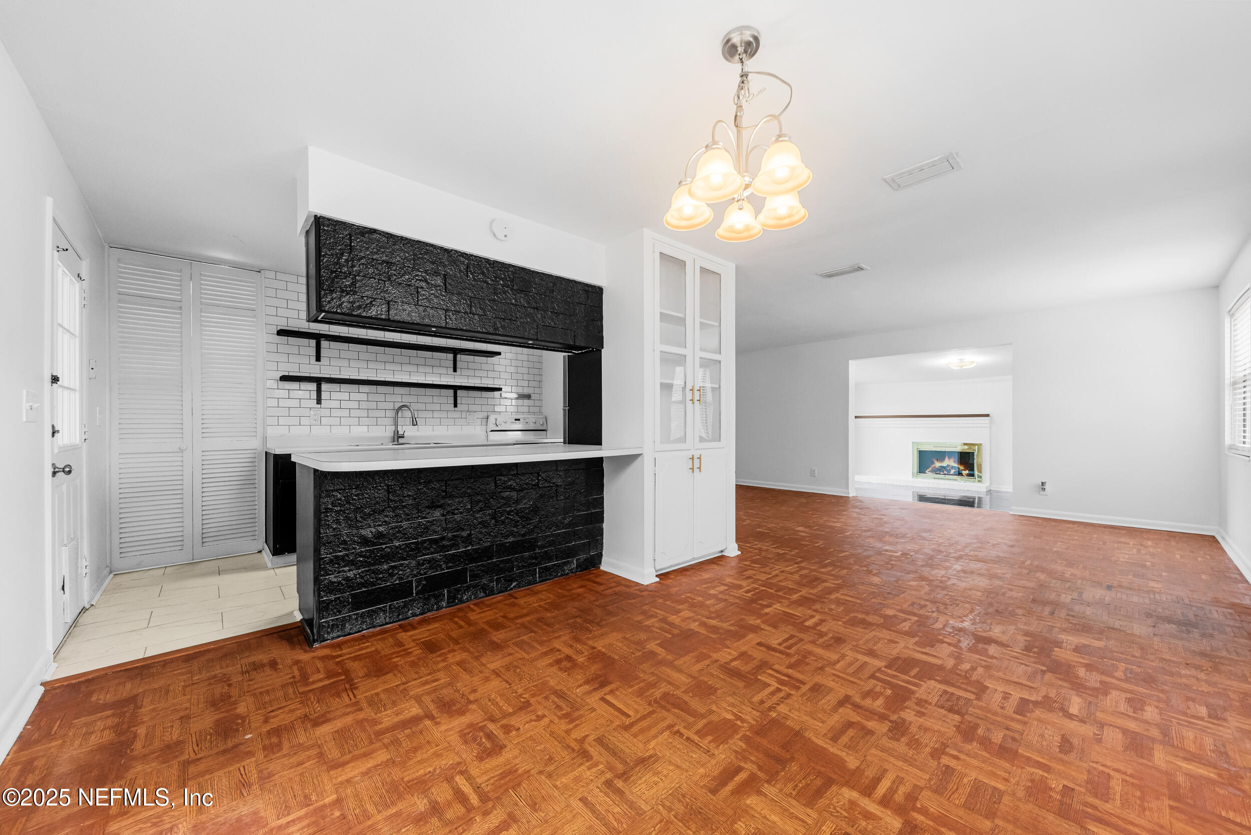 1116 PALISADES Drive