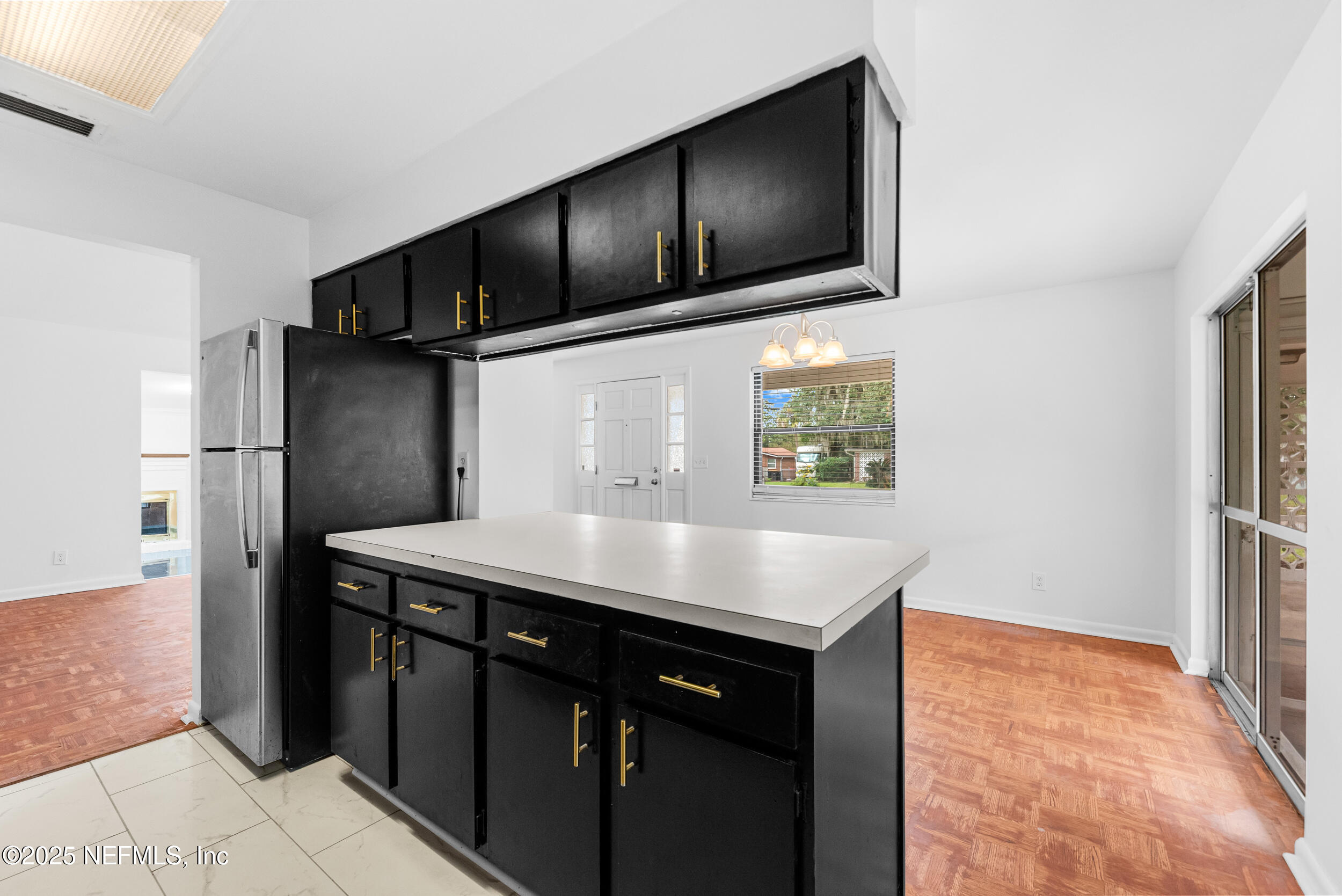 1116 PALISADES Drive