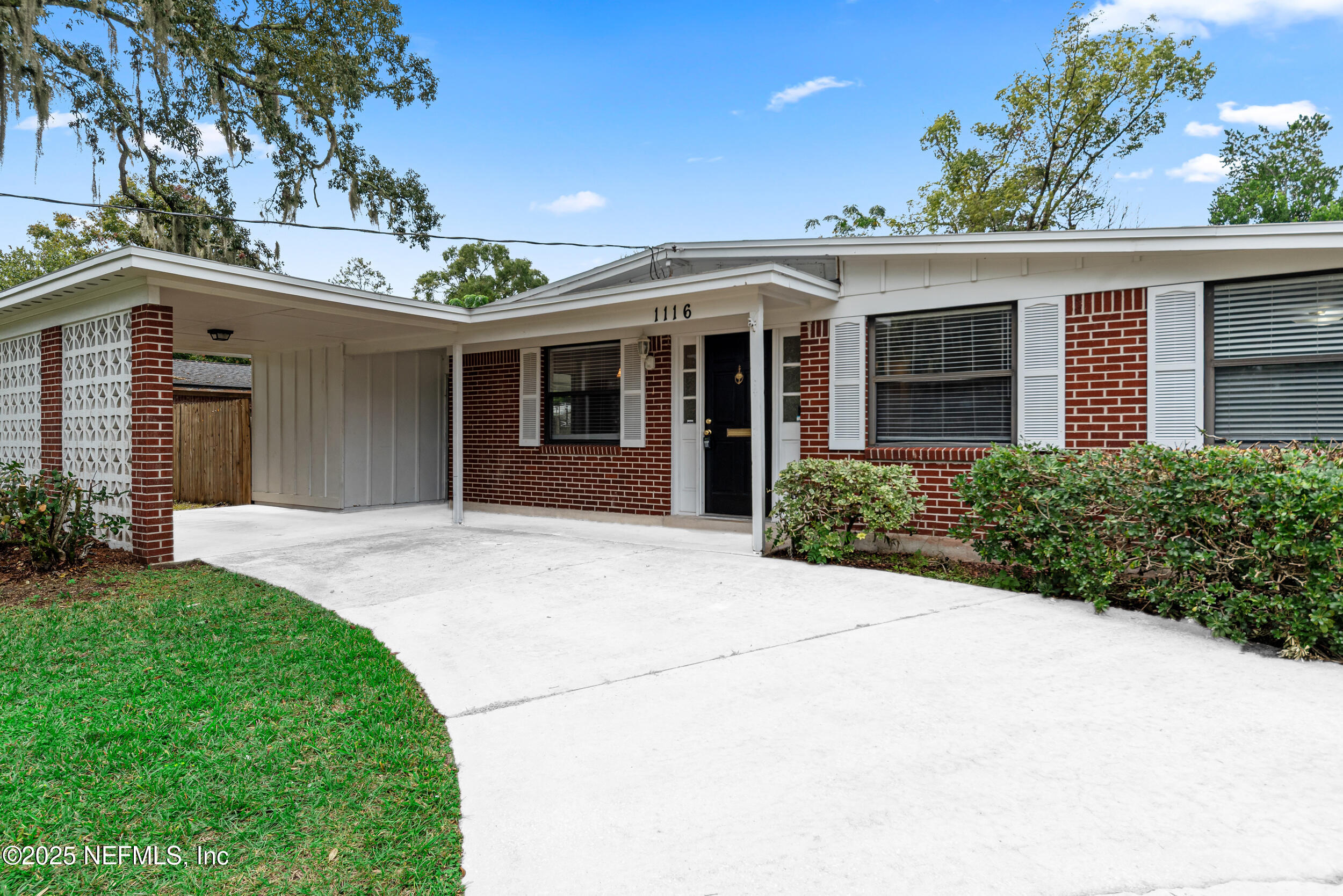 1116 PALISADES Drive