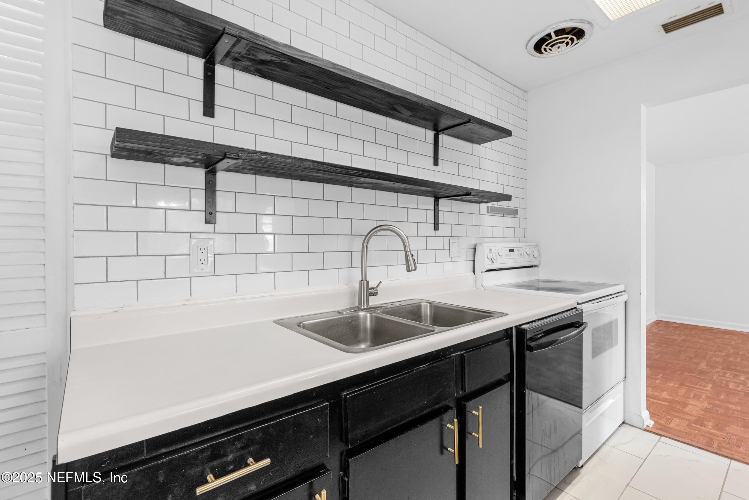 1116 PALISADES Drive