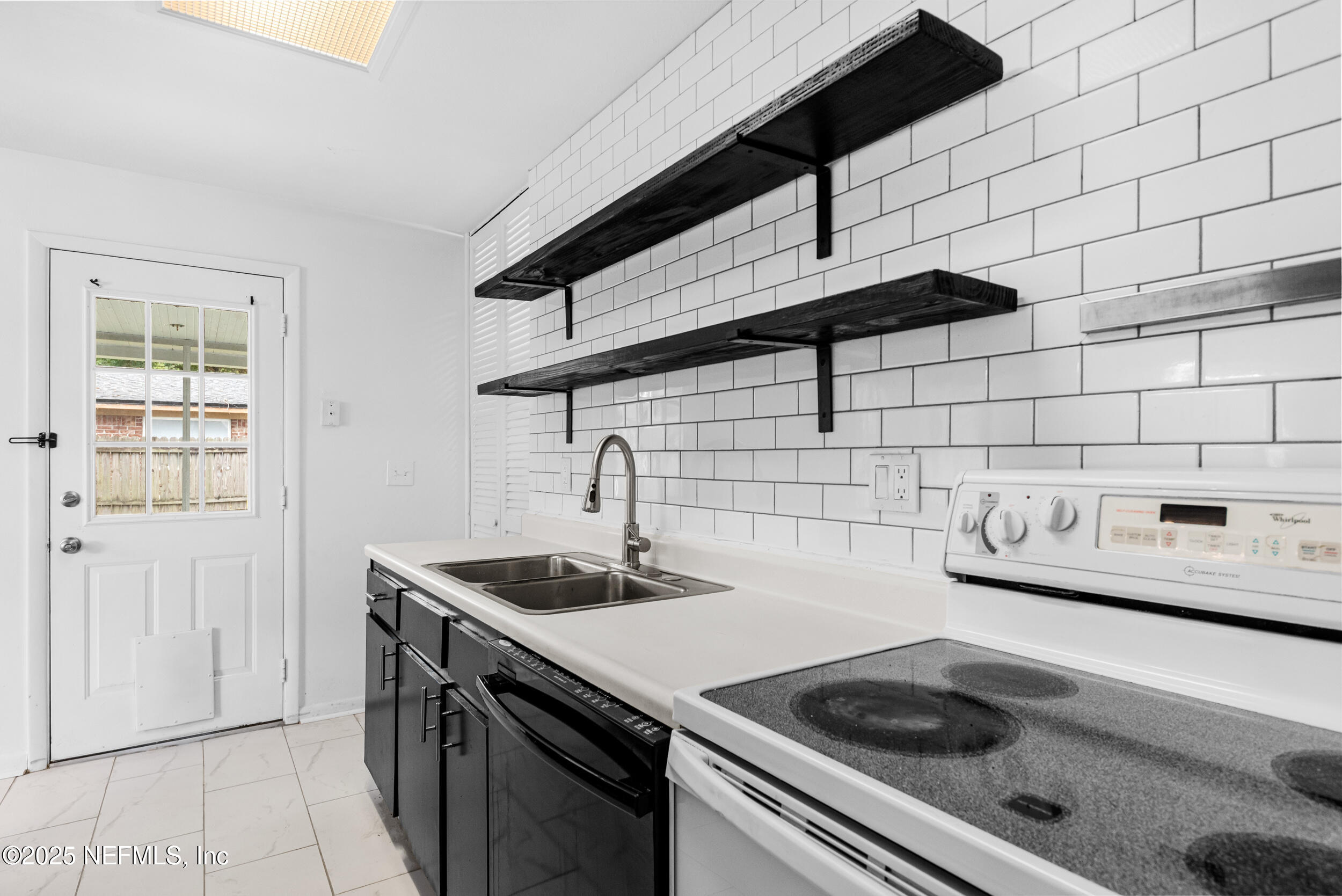 1116 PALISADES Drive