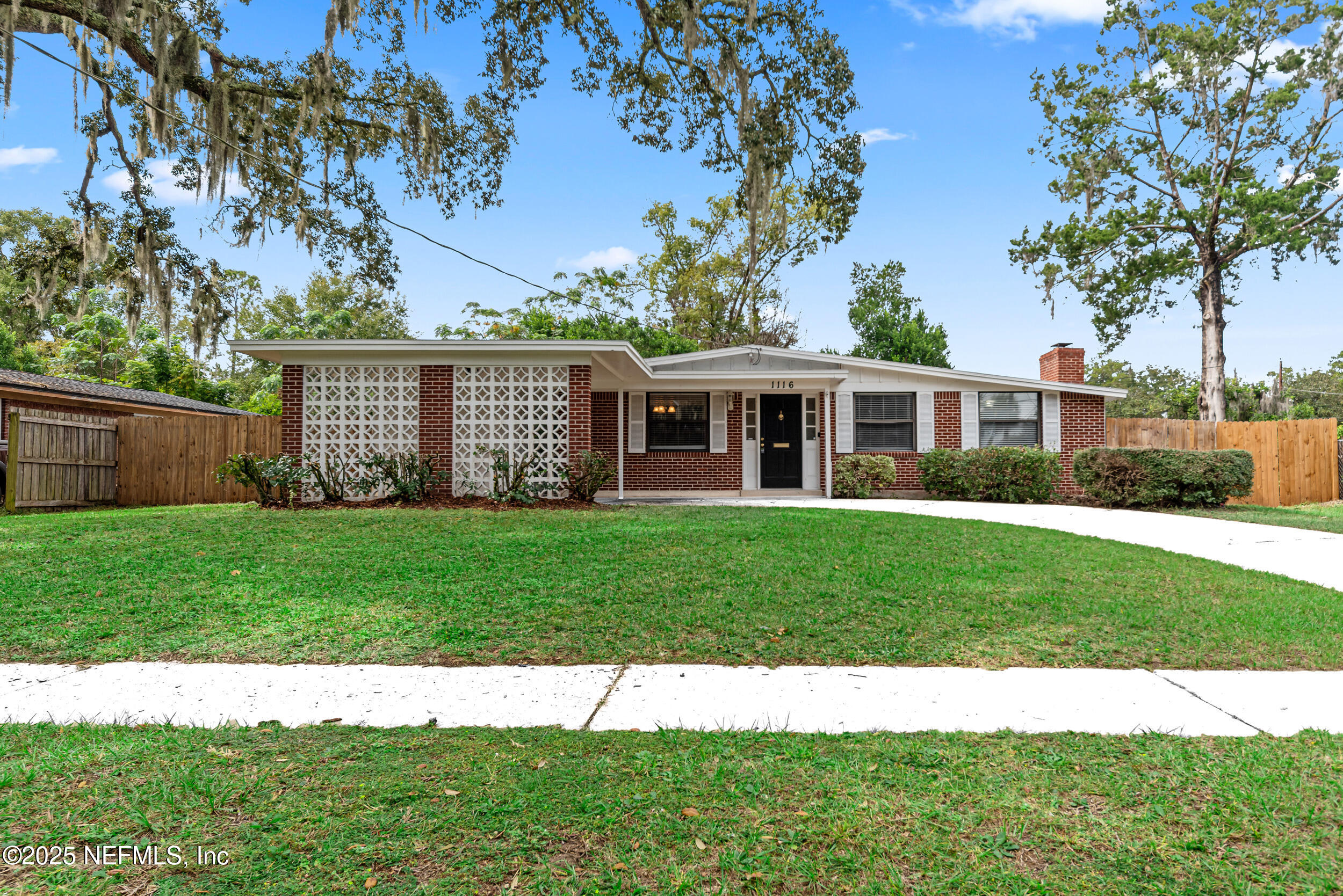 1116 PALISADES Drive