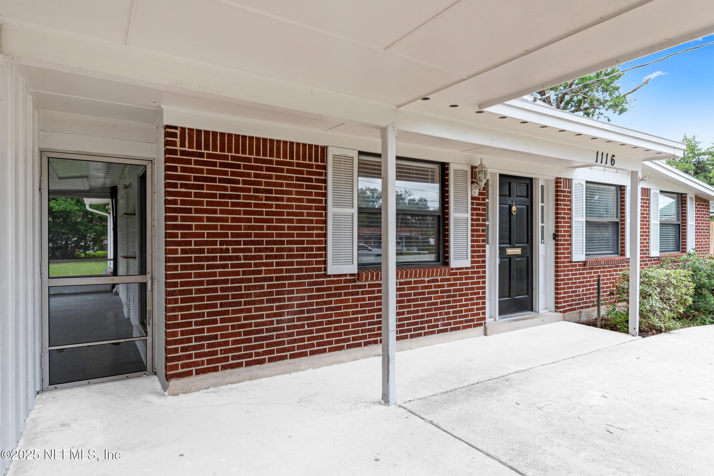 1116 PALISADES Drive