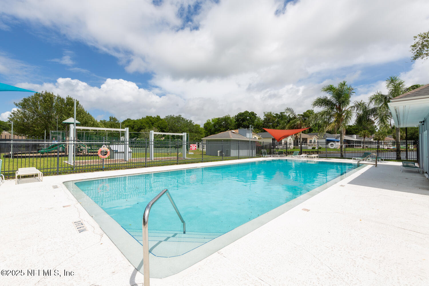 3911 MEADOWVIEW Drive N