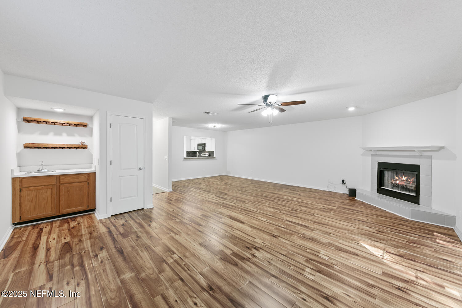 3911 MEADOWVIEW Drive N