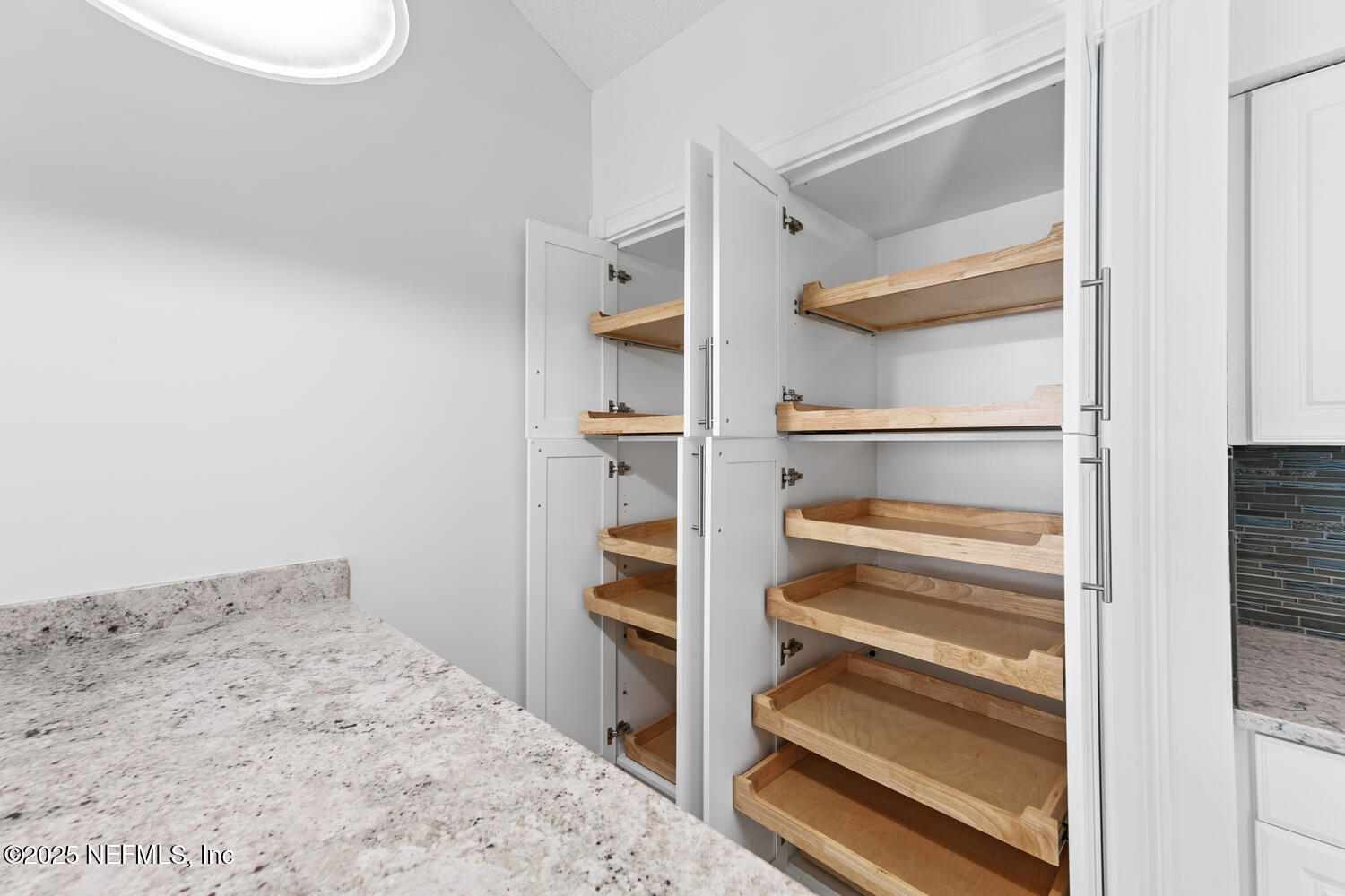 3911 MEADOWVIEW Drive N