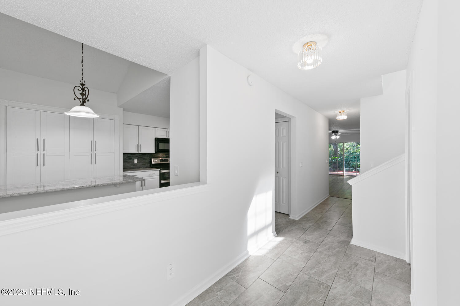 3911 MEADOWVIEW Drive N