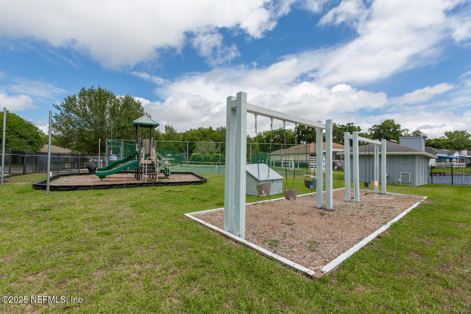 3911 MEADOWVIEW Drive N