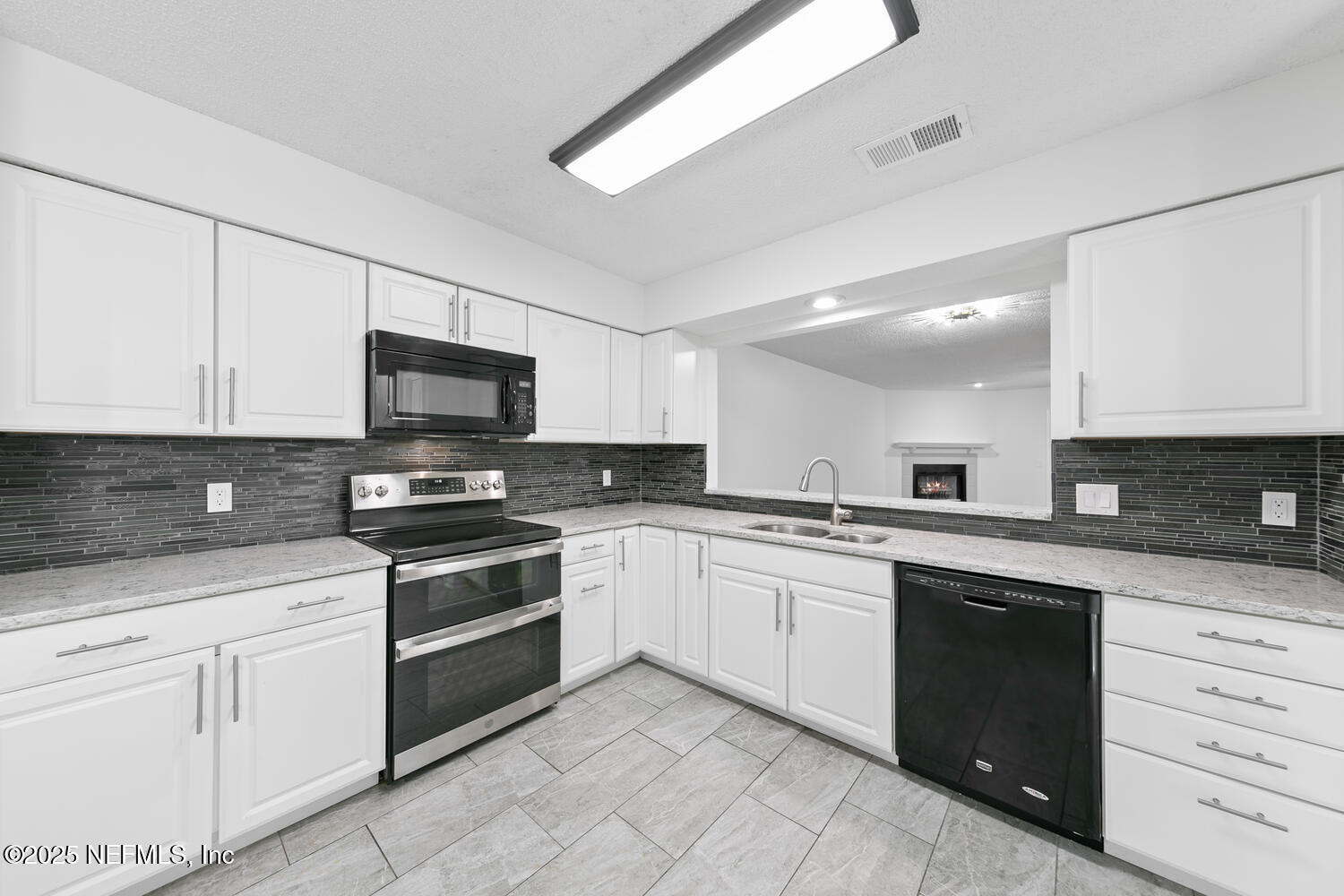 3911 MEADOWVIEW Drive N