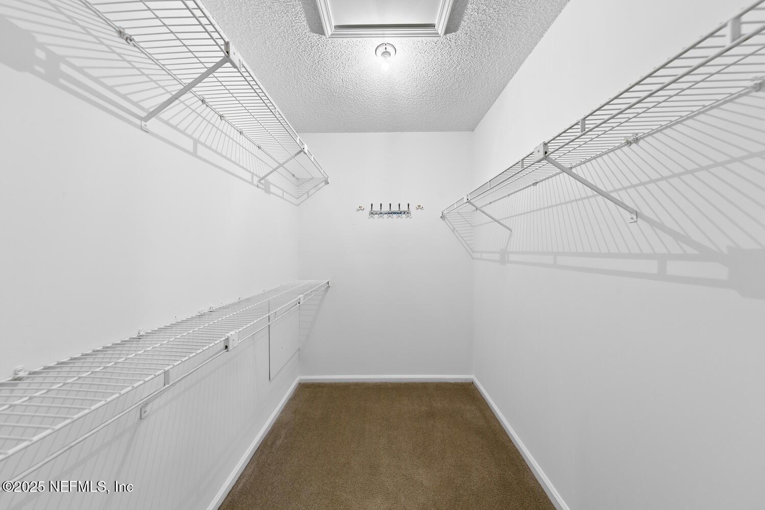 3911 MEADOWVIEW Drive N