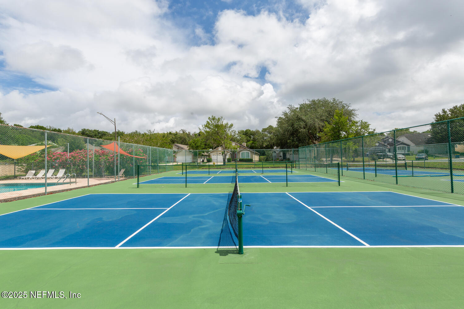 3911 MEADOWVIEW Drive N