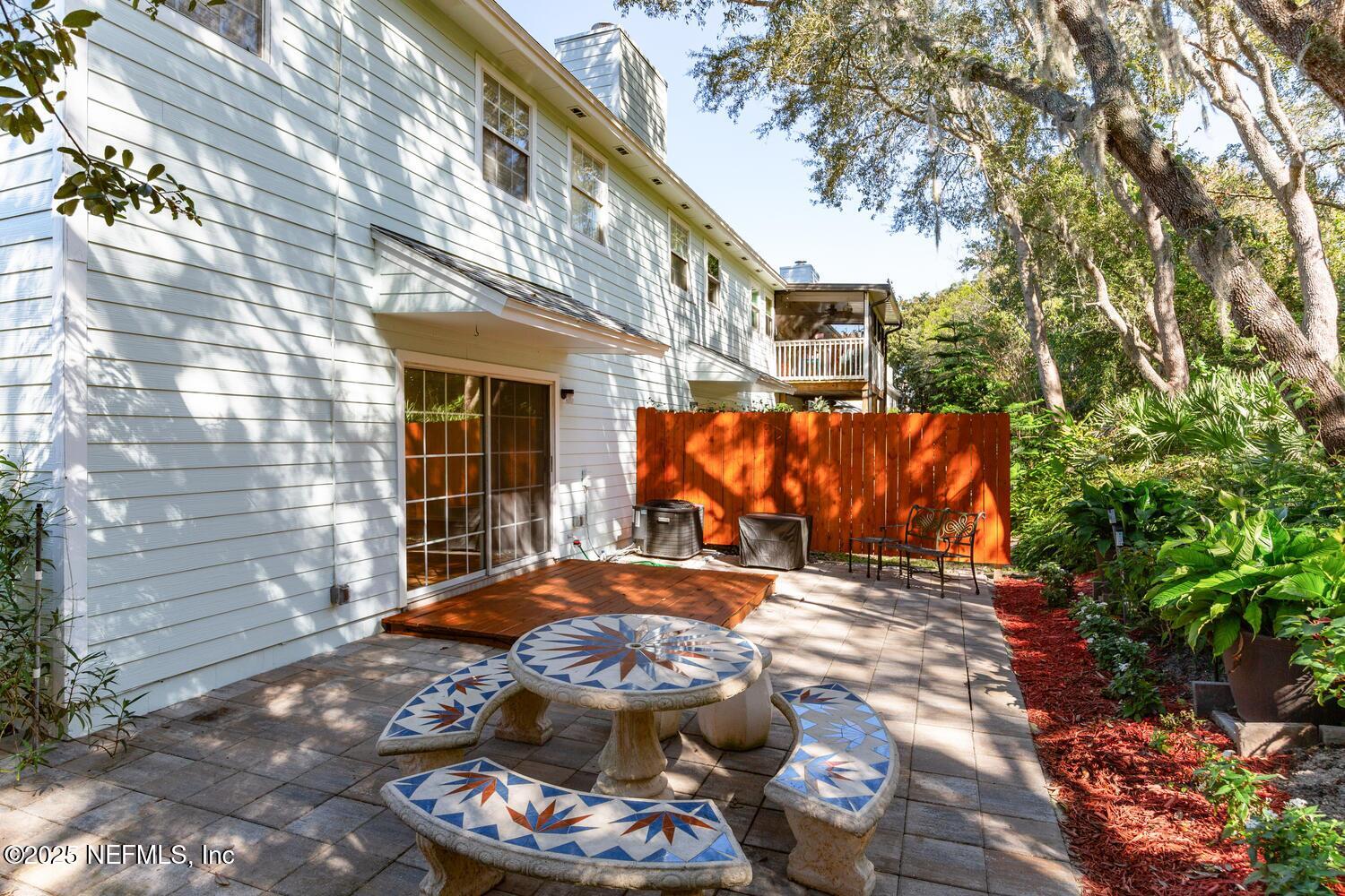 3911 MEADOWVIEW Drive N