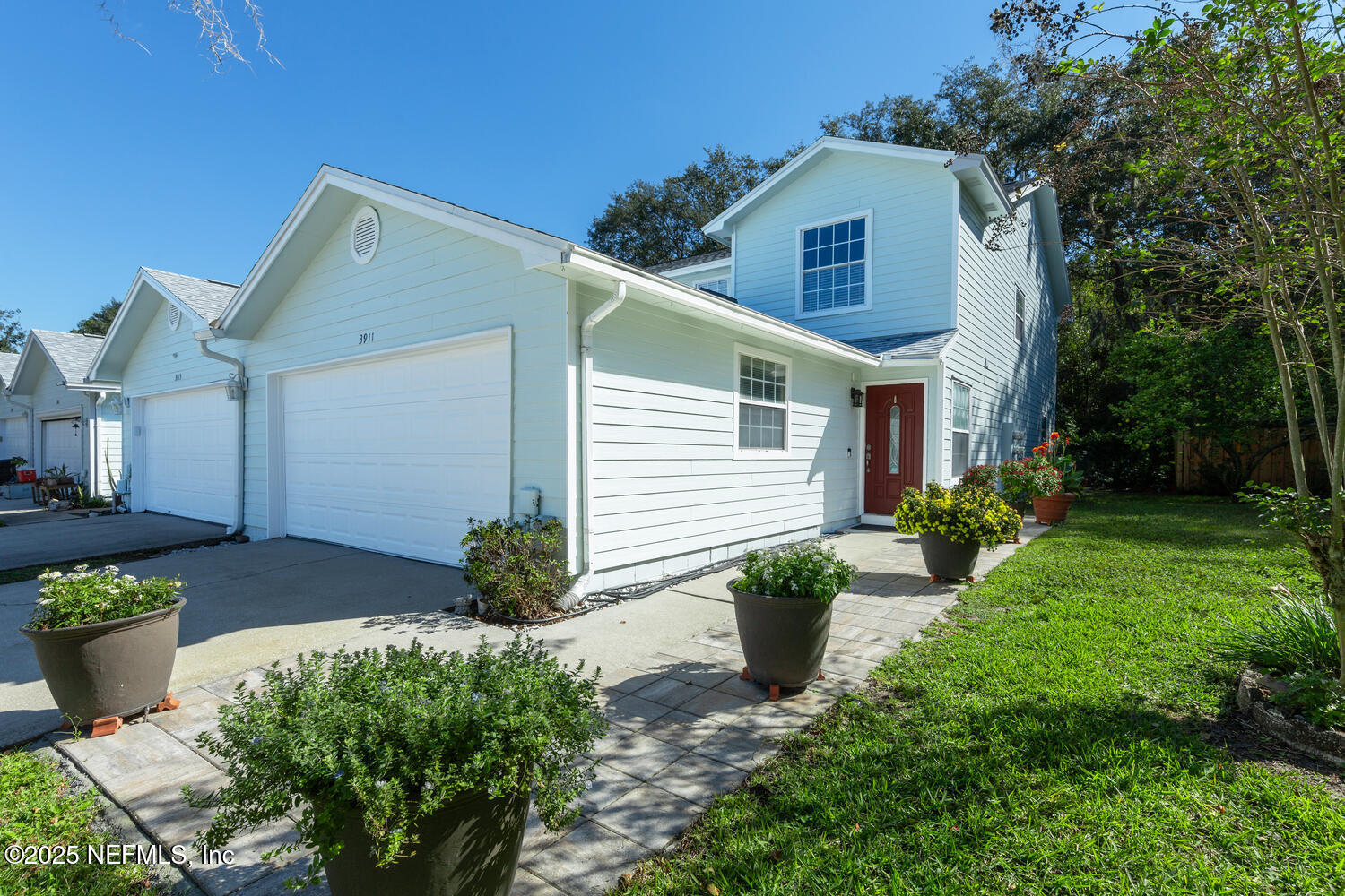 3911 MEADOWVIEW Drive N