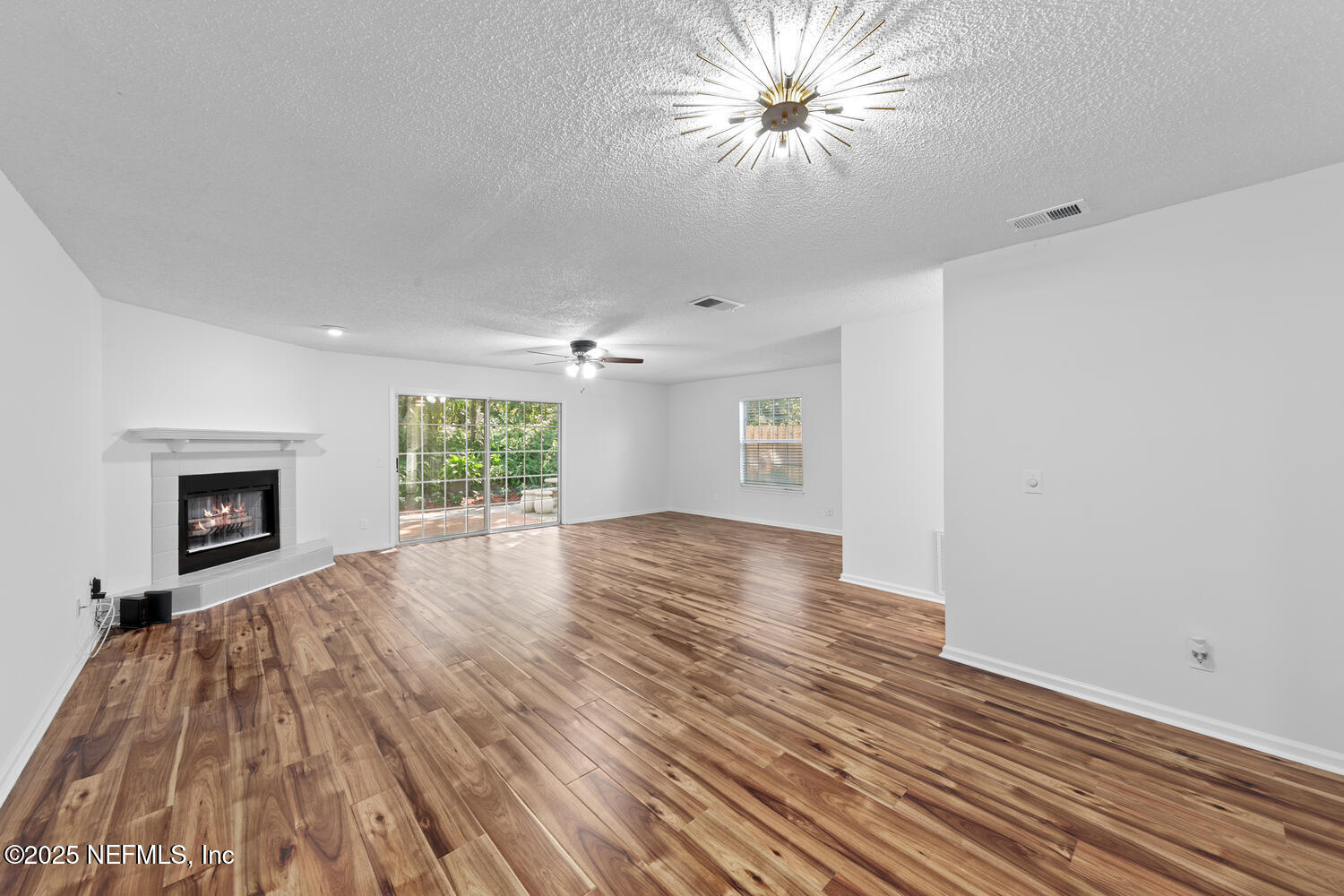 3911 MEADOWVIEW Drive N