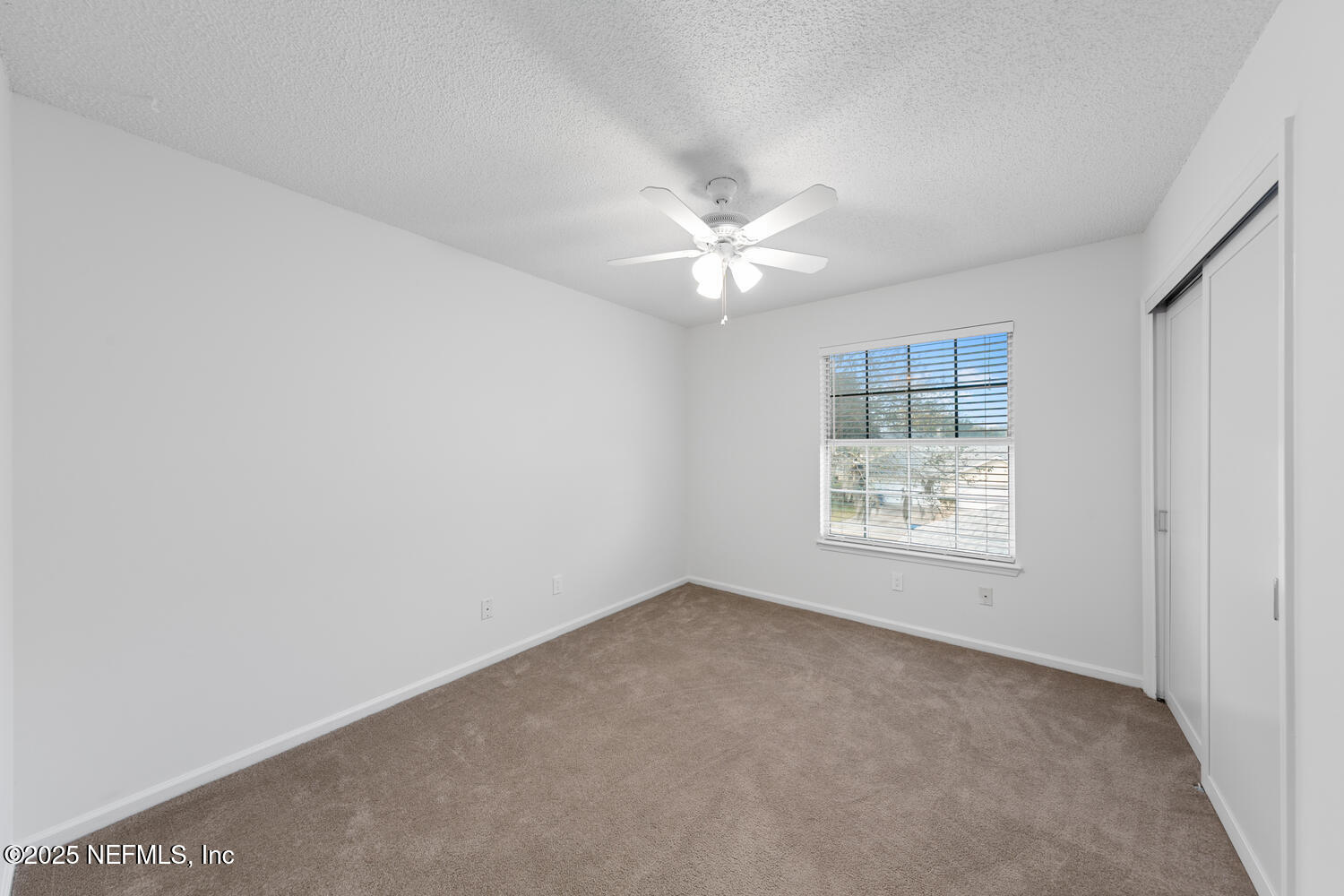 3911 MEADOWVIEW Drive N