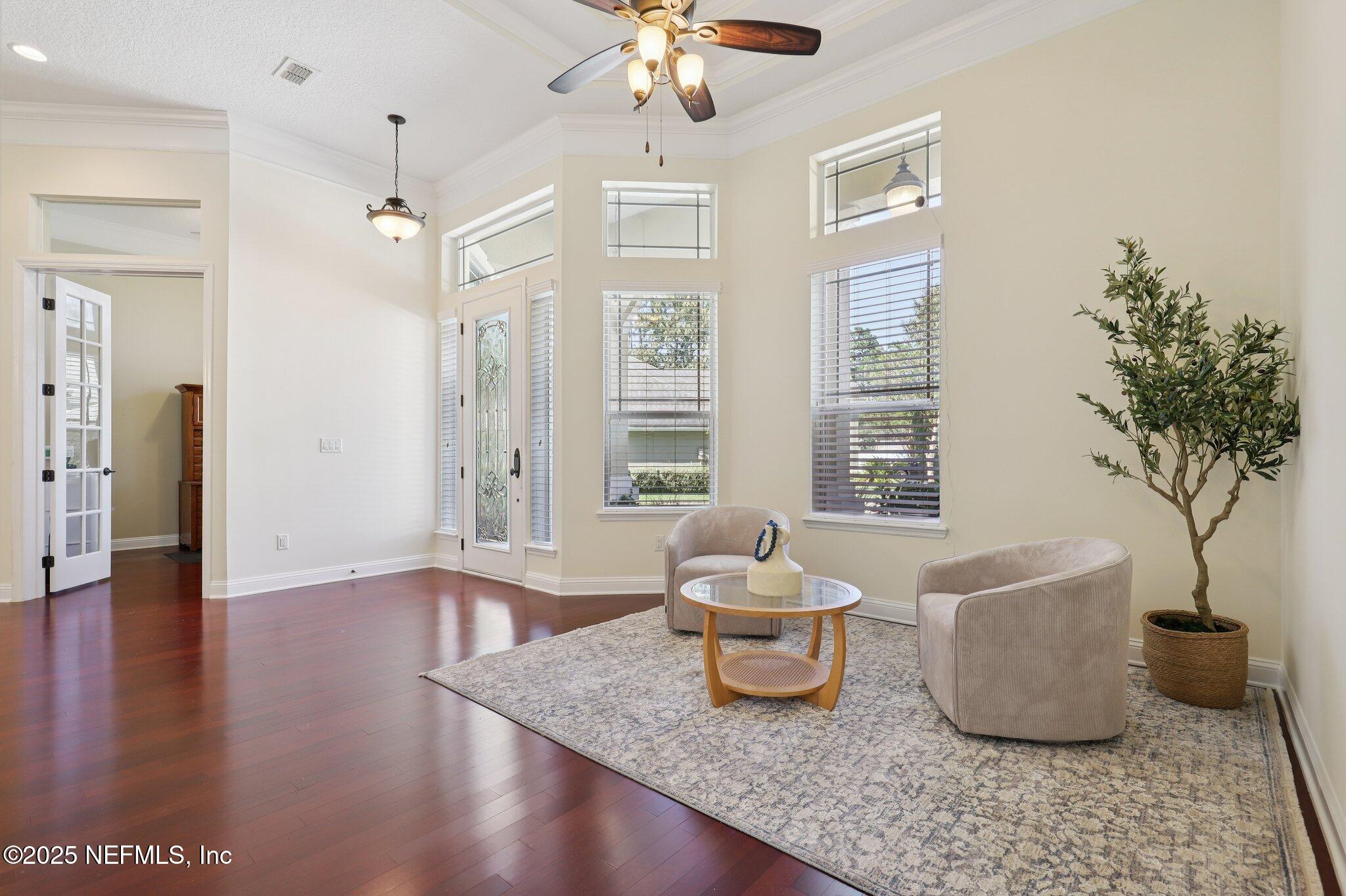 1113 DANDRIDGE Lane E