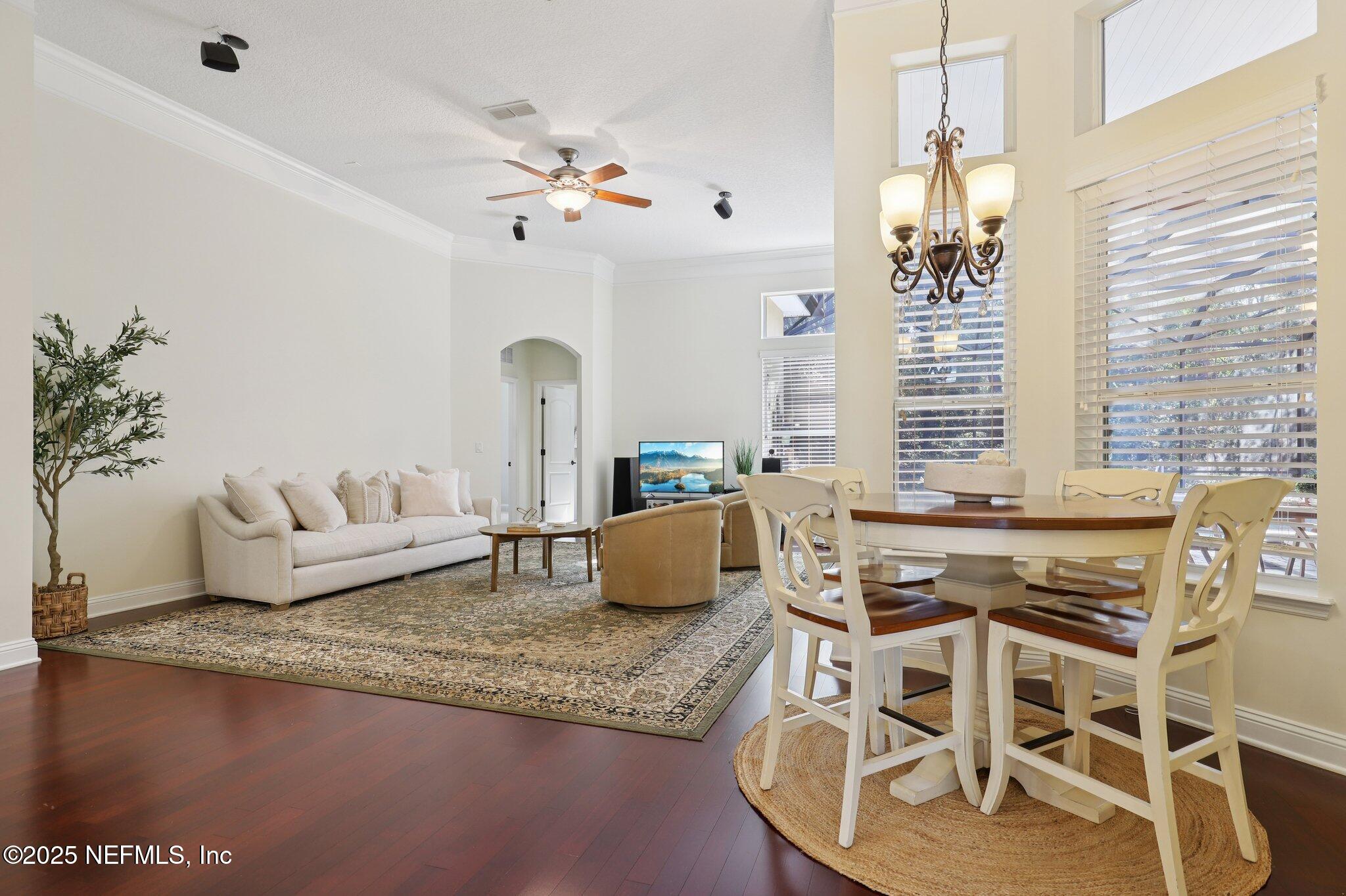 1113 DANDRIDGE Lane E