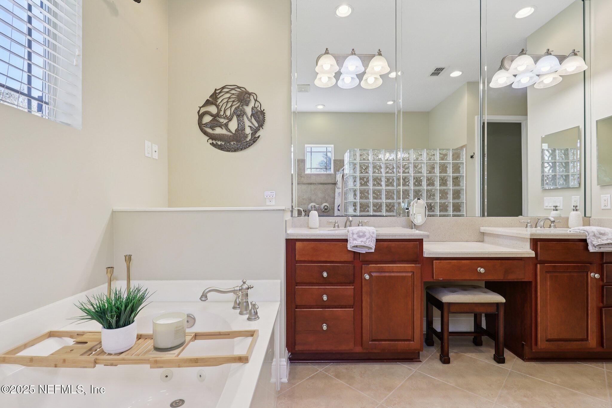 1113 DANDRIDGE Lane E