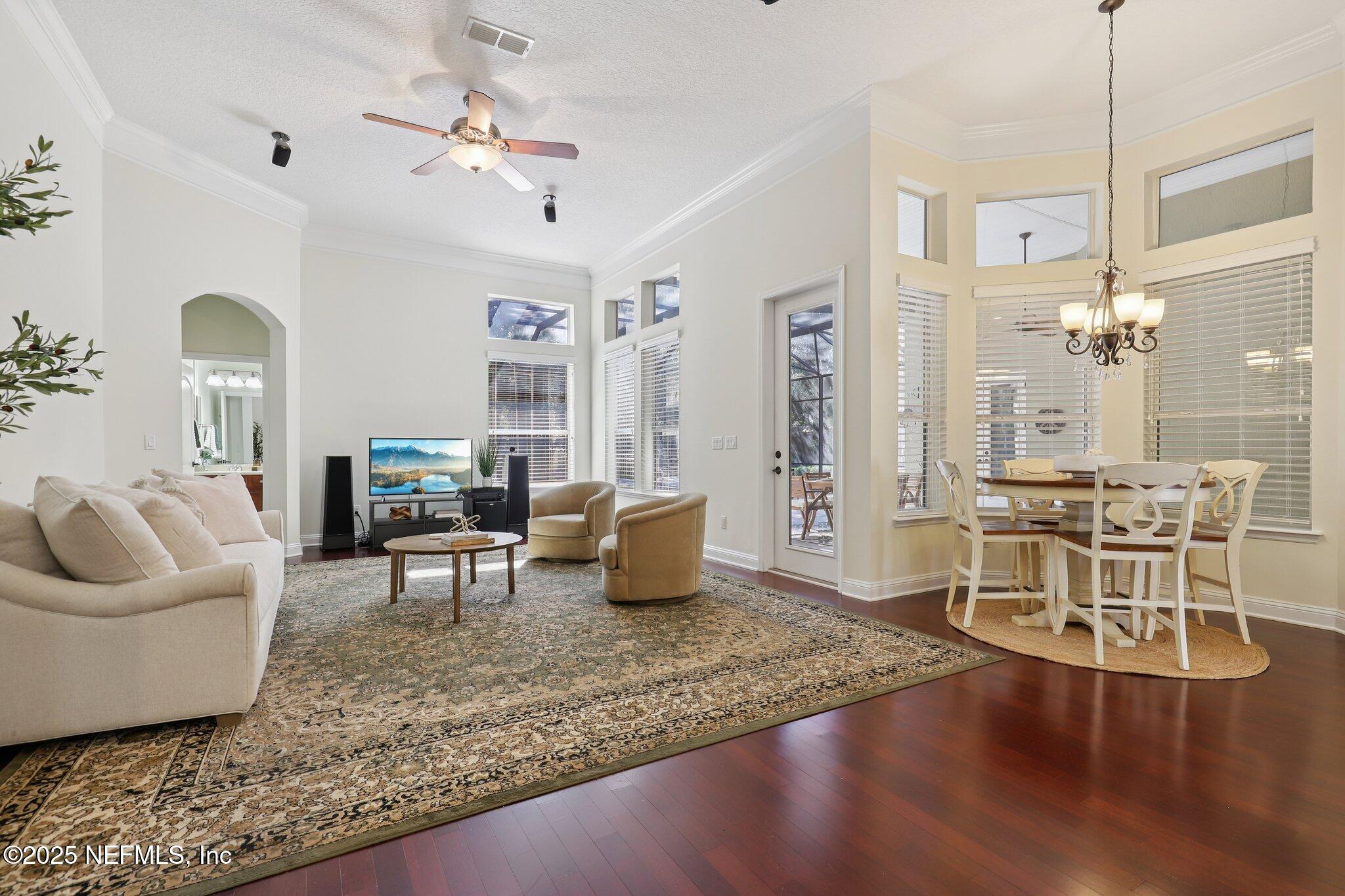 1113 DANDRIDGE Lane E