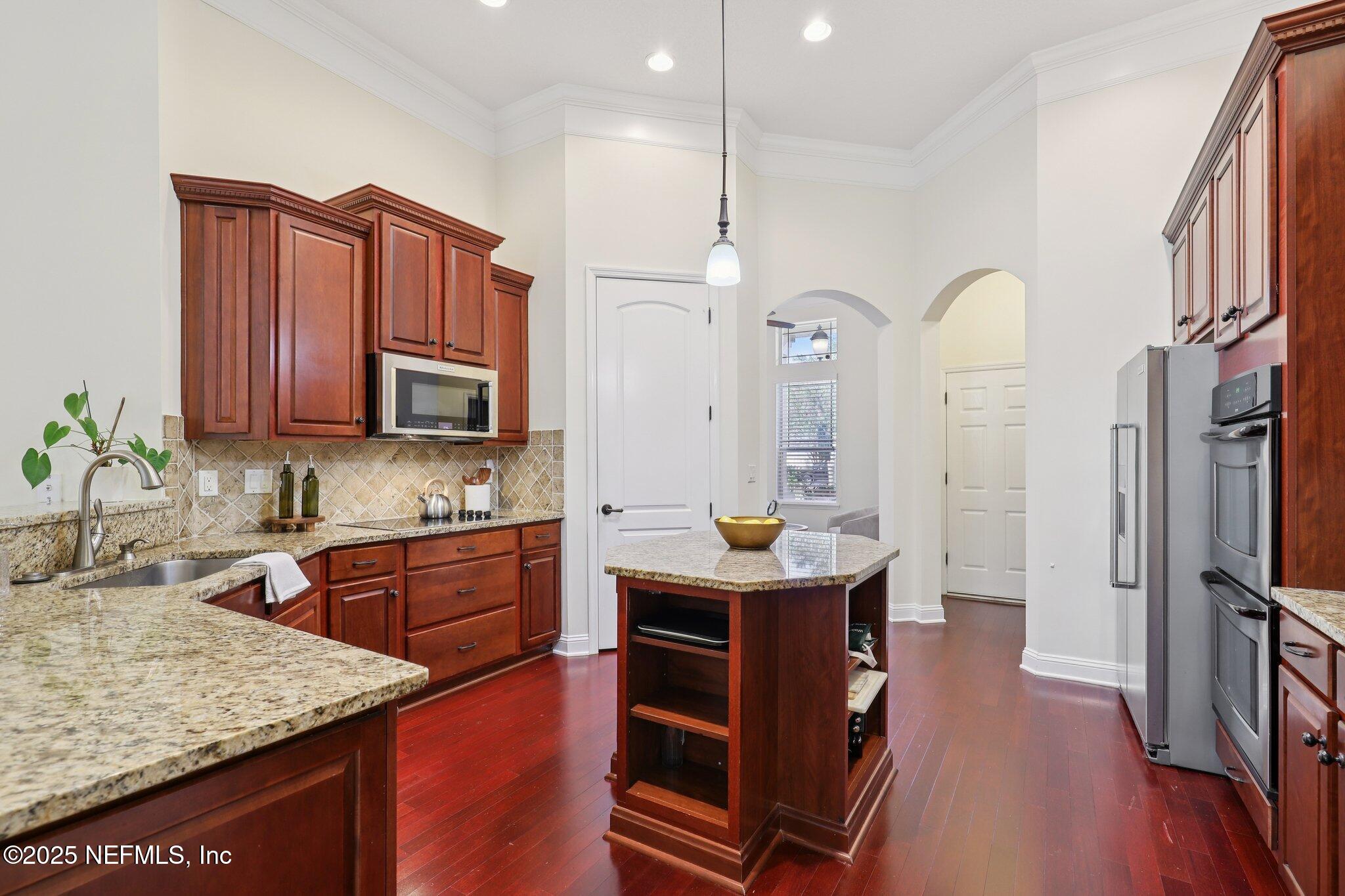 1113 DANDRIDGE Lane E