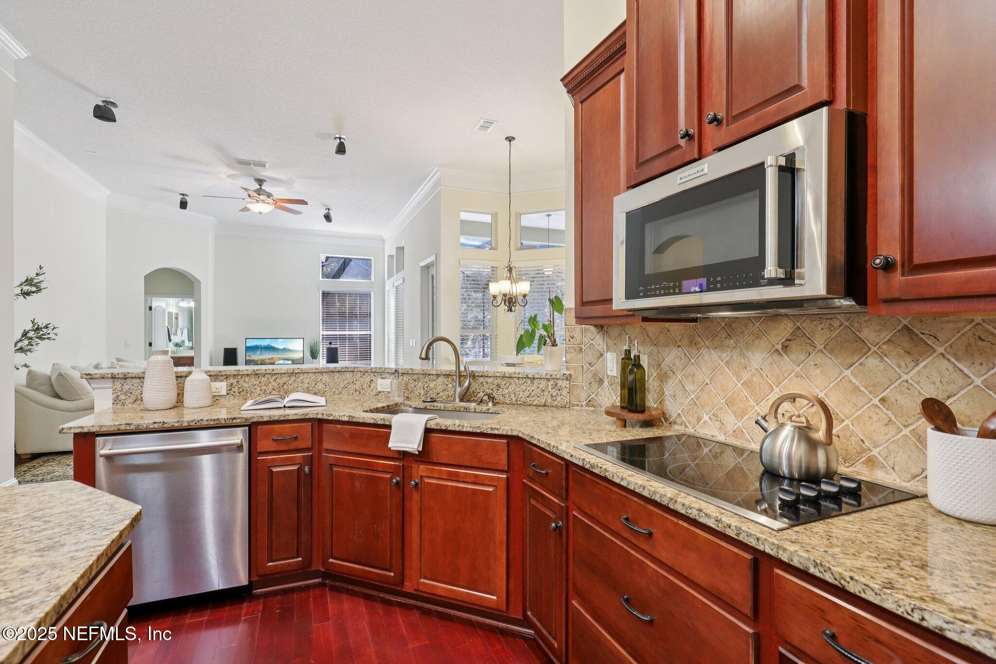 1113 DANDRIDGE Lane E