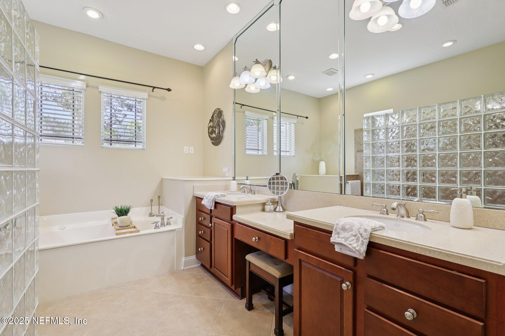 1113 DANDRIDGE Lane E