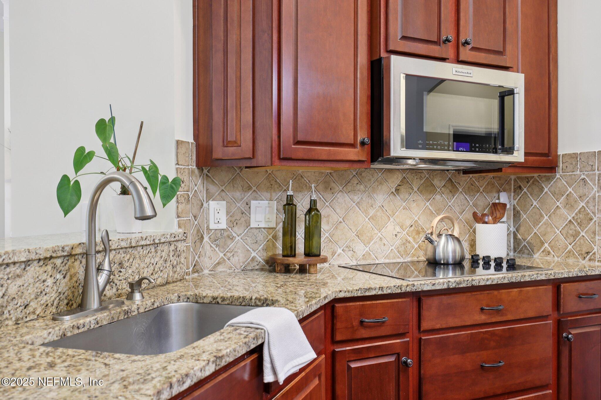 1113 DANDRIDGE Lane E