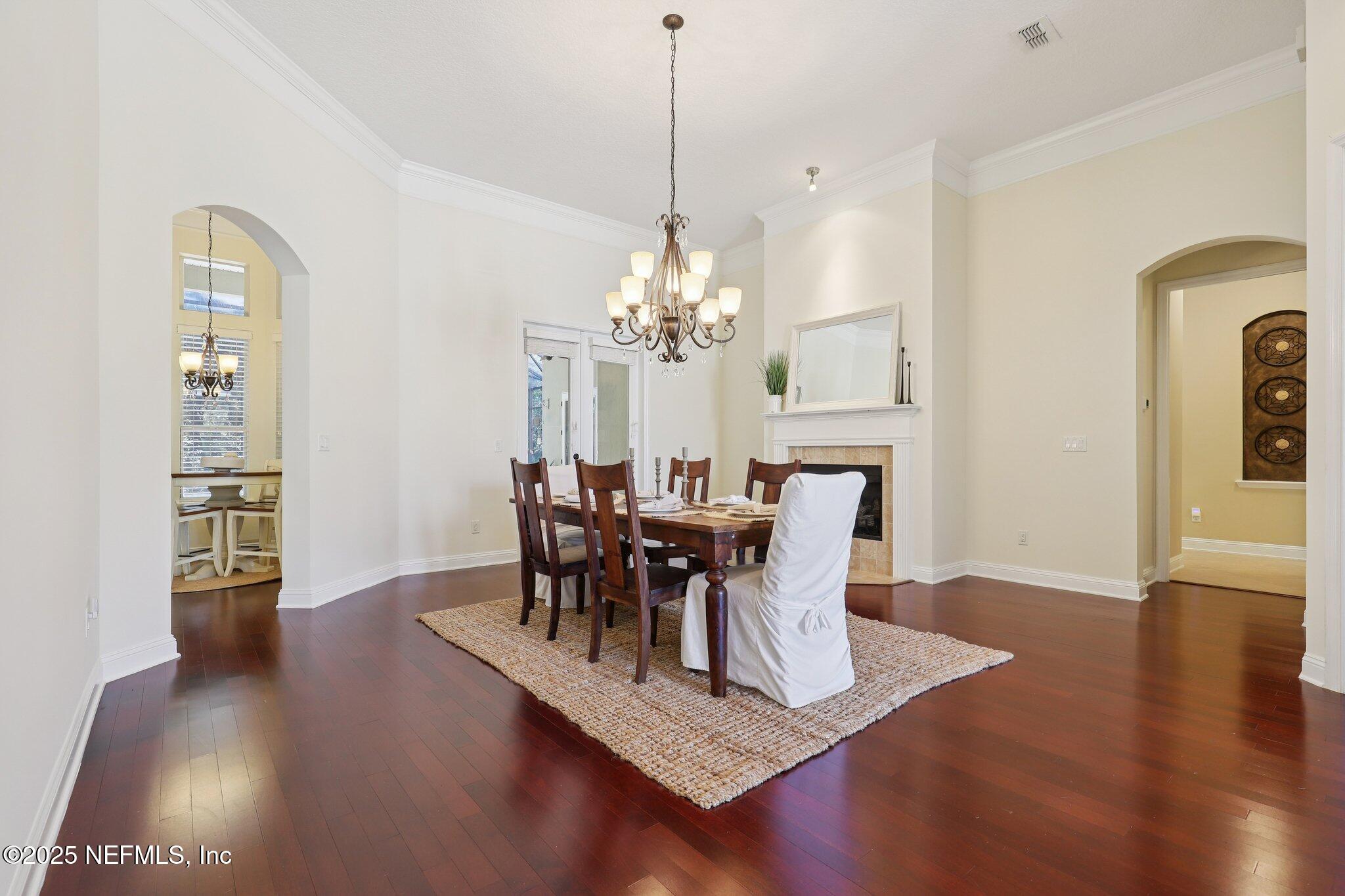 1113 DANDRIDGE Lane E