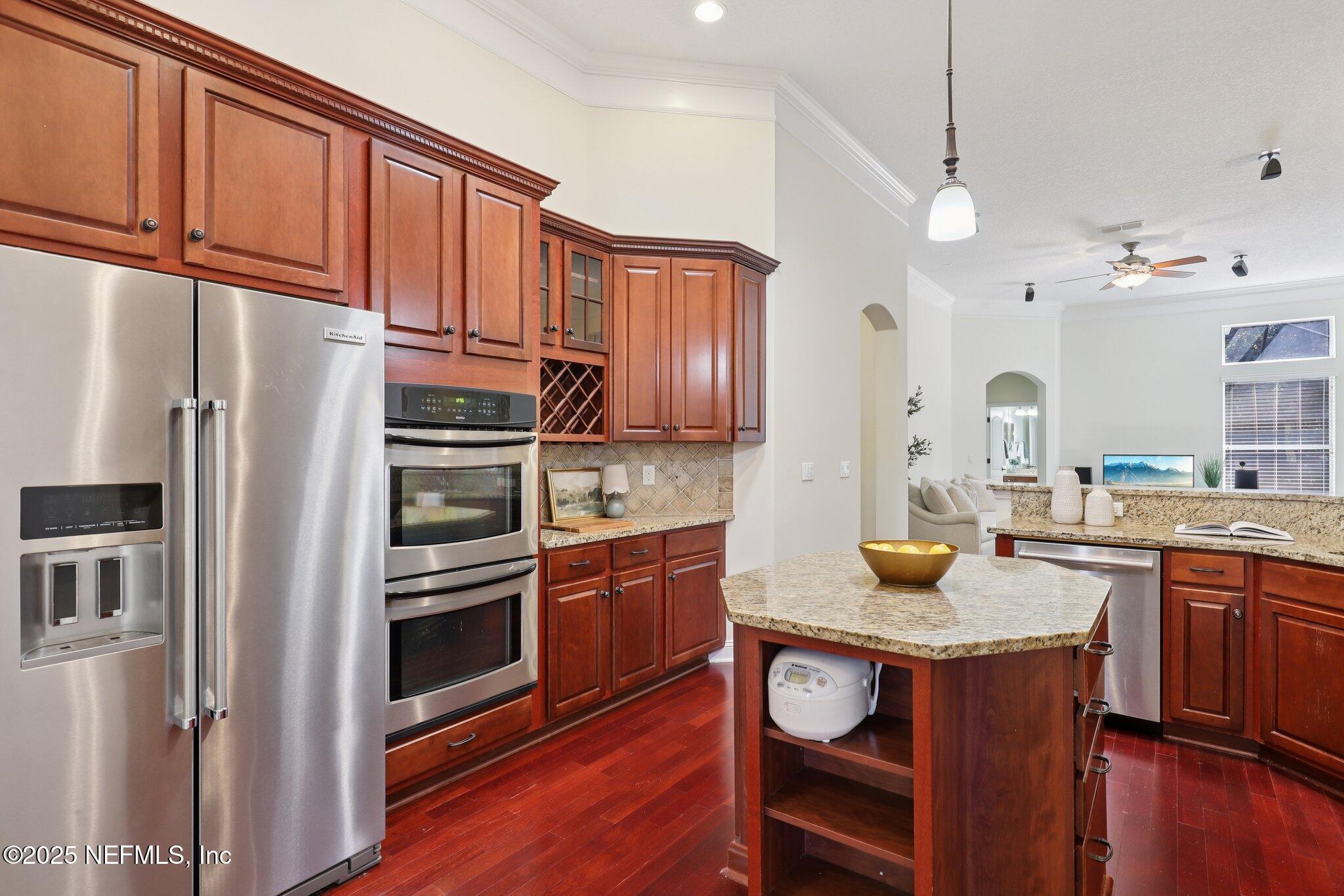 1113 DANDRIDGE Lane E