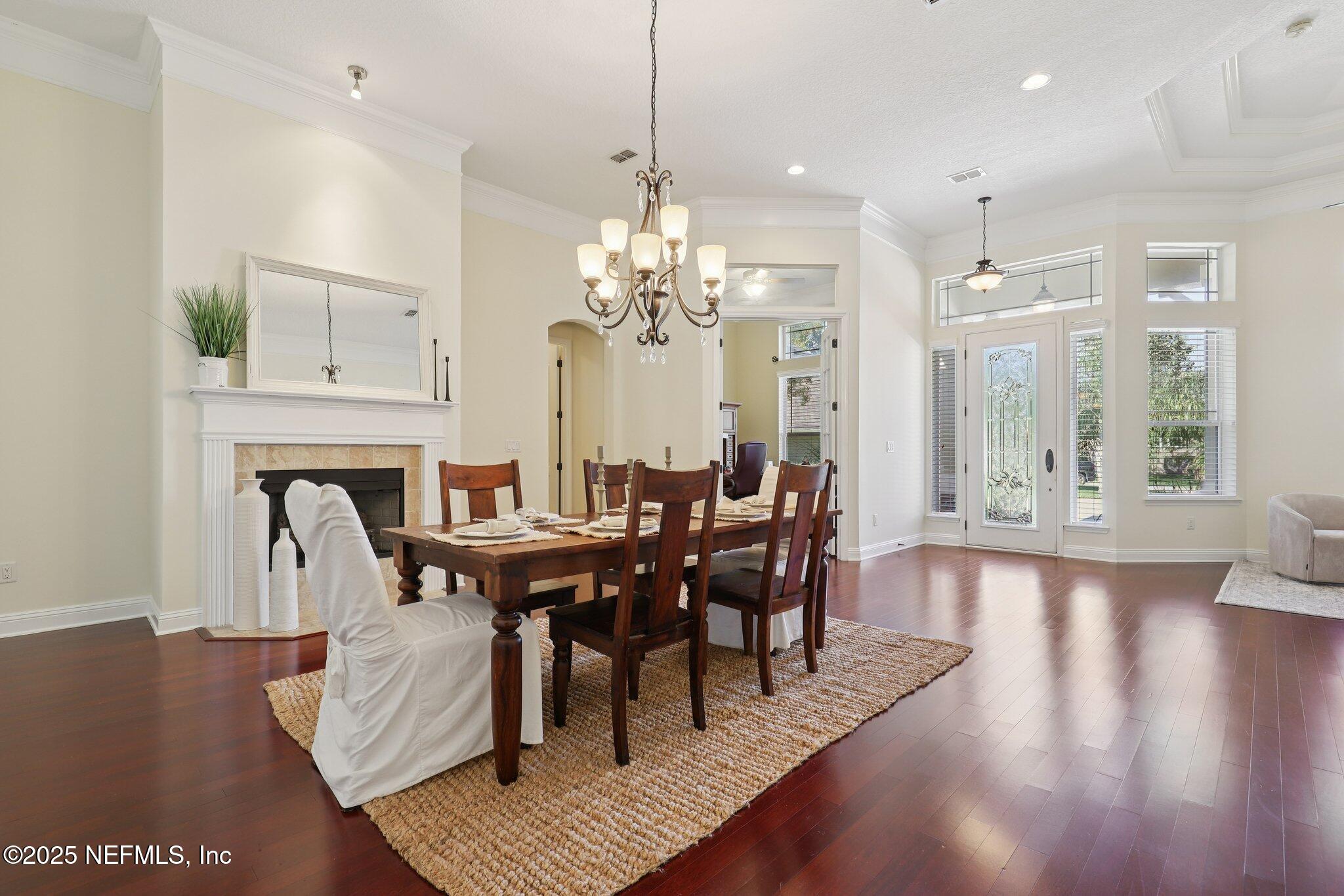 1113 DANDRIDGE Lane E