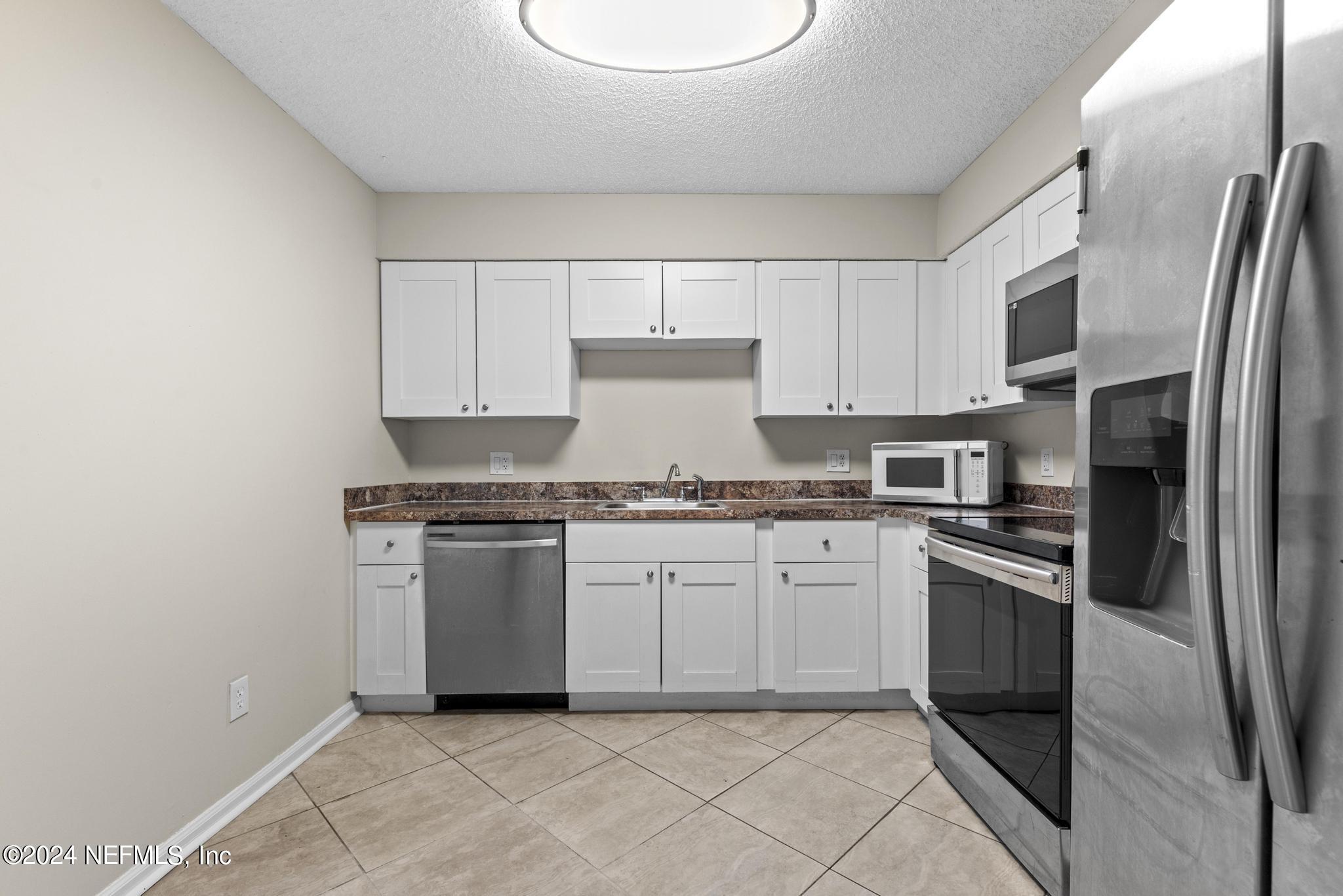 6121 KEY HOLLOW Court