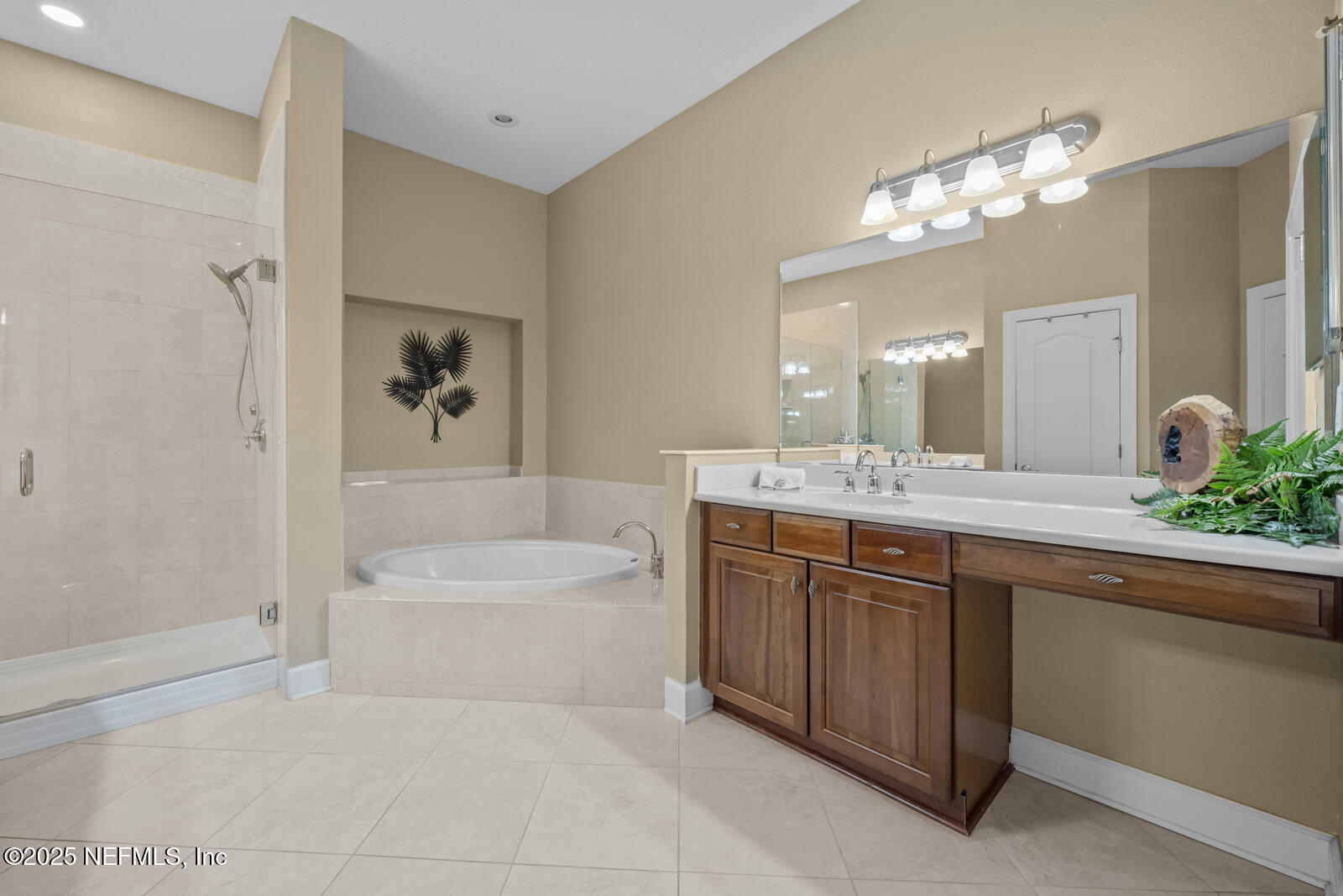 13846 ATLANTIC Boulevard, 806