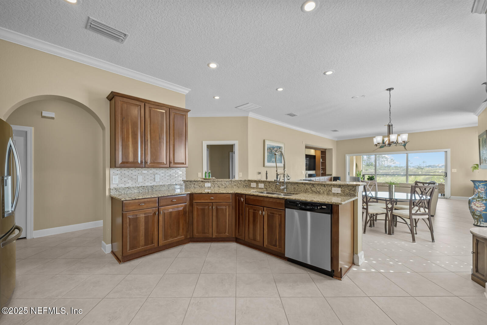 13846 ATLANTIC Boulevard, 806