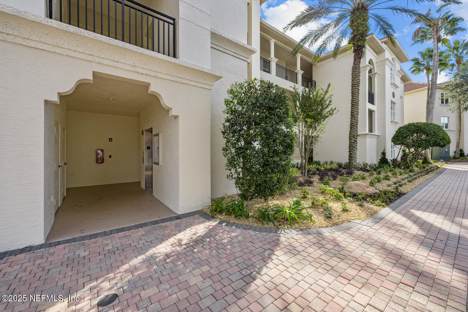 13846 ATLANTIC Boulevard, 806