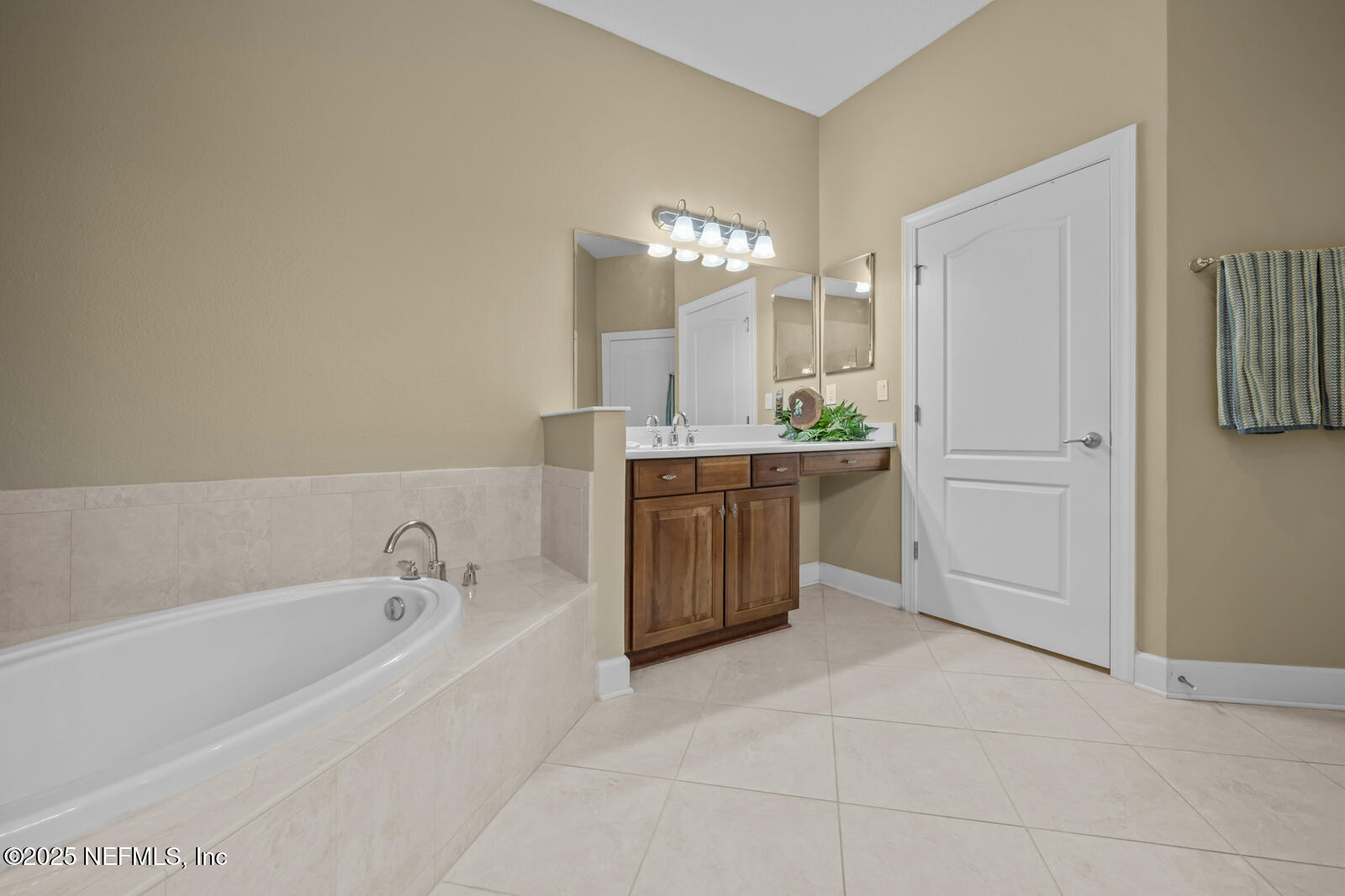 13846 ATLANTIC Boulevard, 806