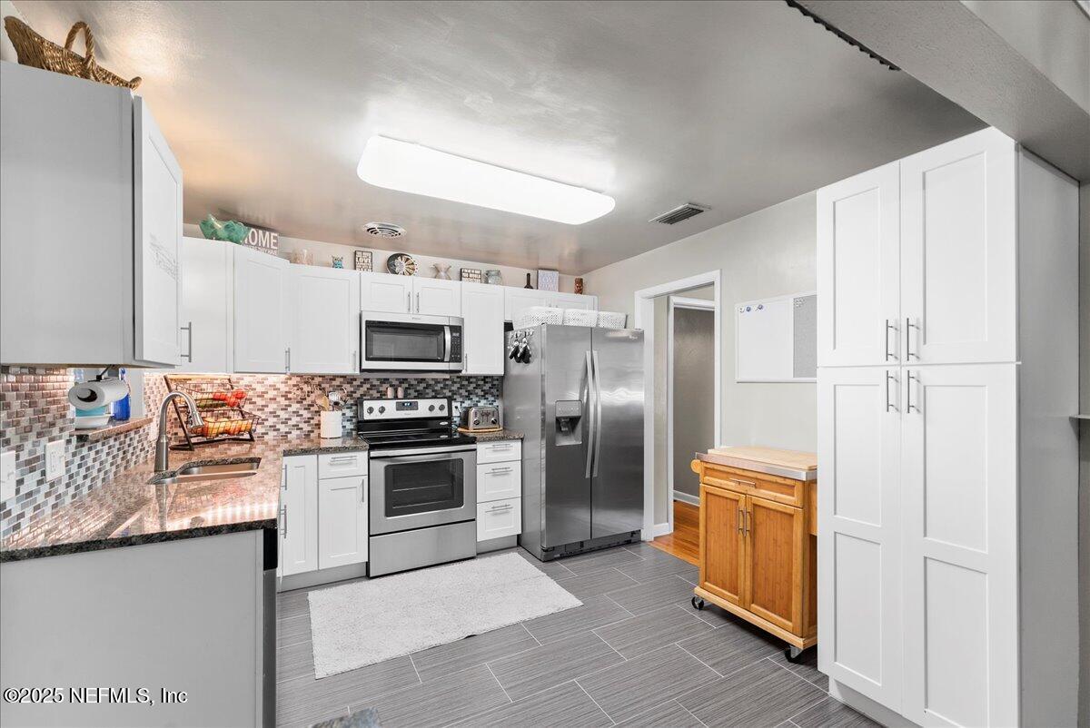 3770 HASLETT Drive E