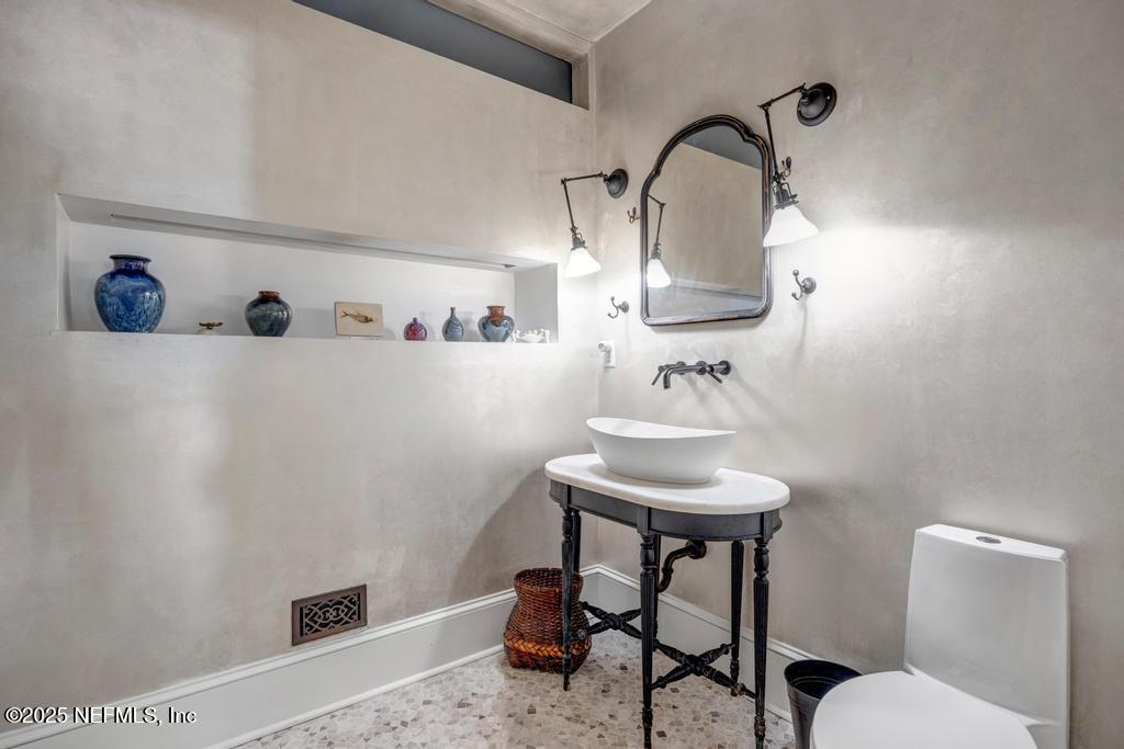 1880 EDGEWOOD Avenue S